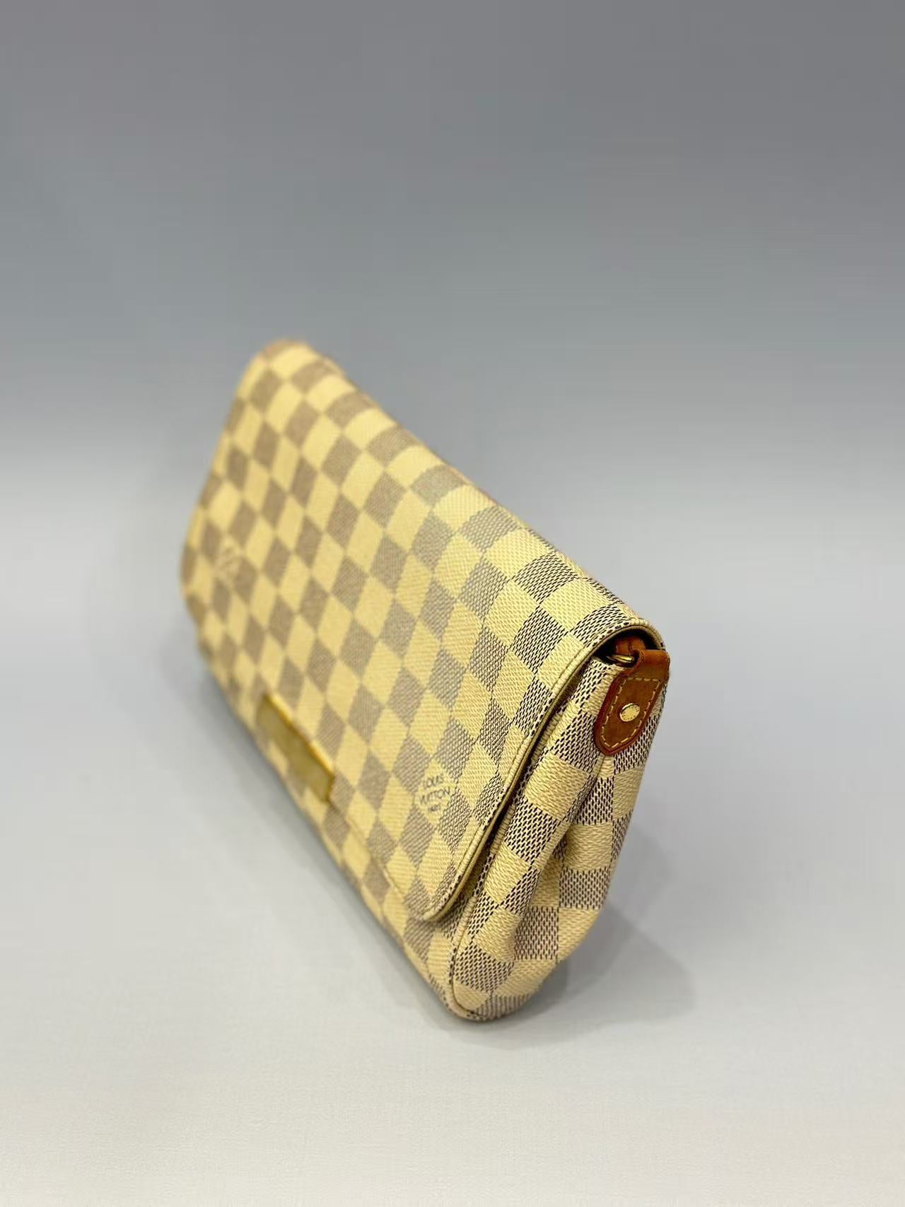 Louis Vuitton - Favorite PM - Damier Azur coated canvas with natural cowhide leather trim - White - (small)