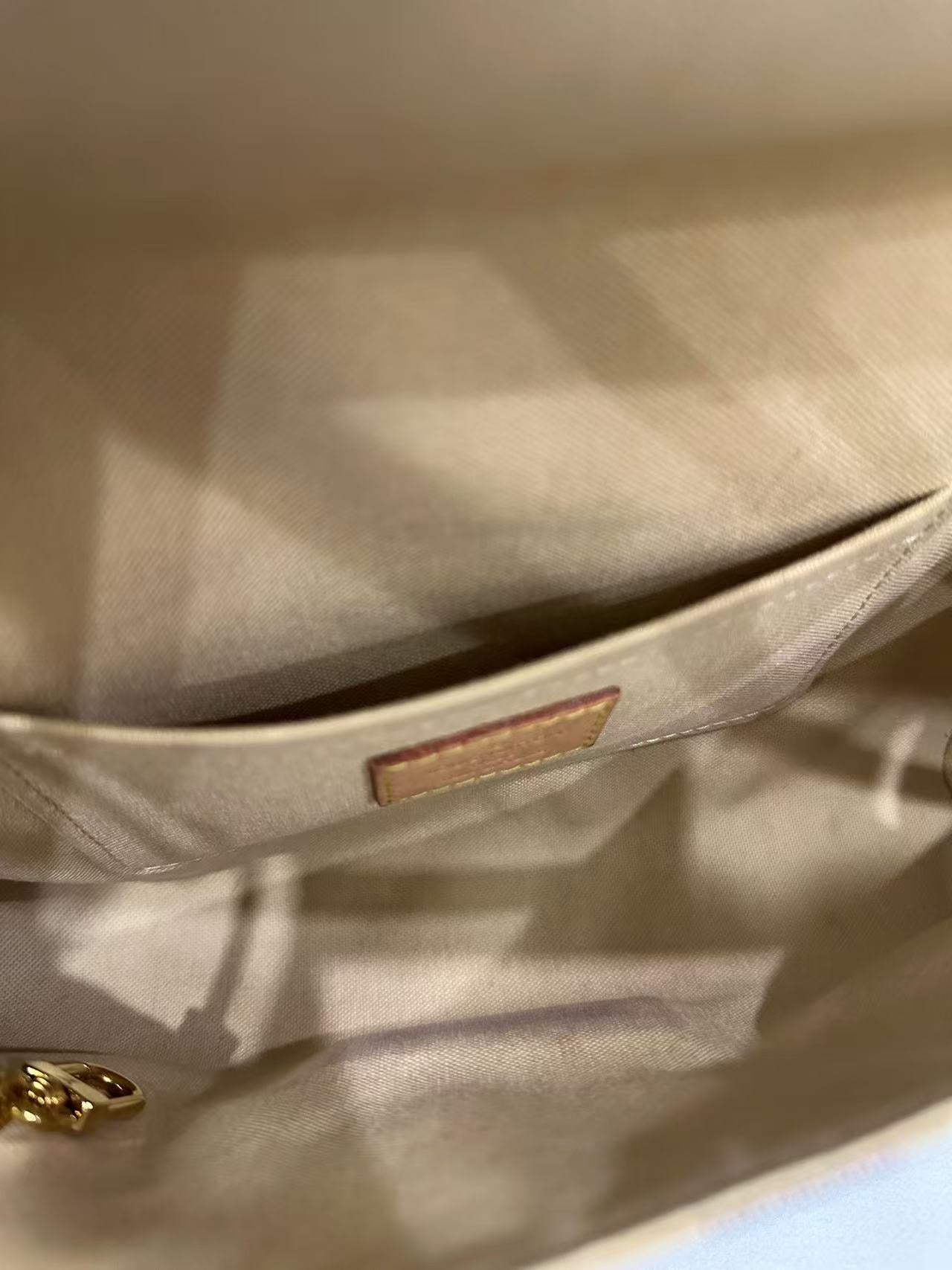 Louis Vuitton - Favorite PM - Damier Azur coated canvas with natural cowhide leather trim - White - (small)