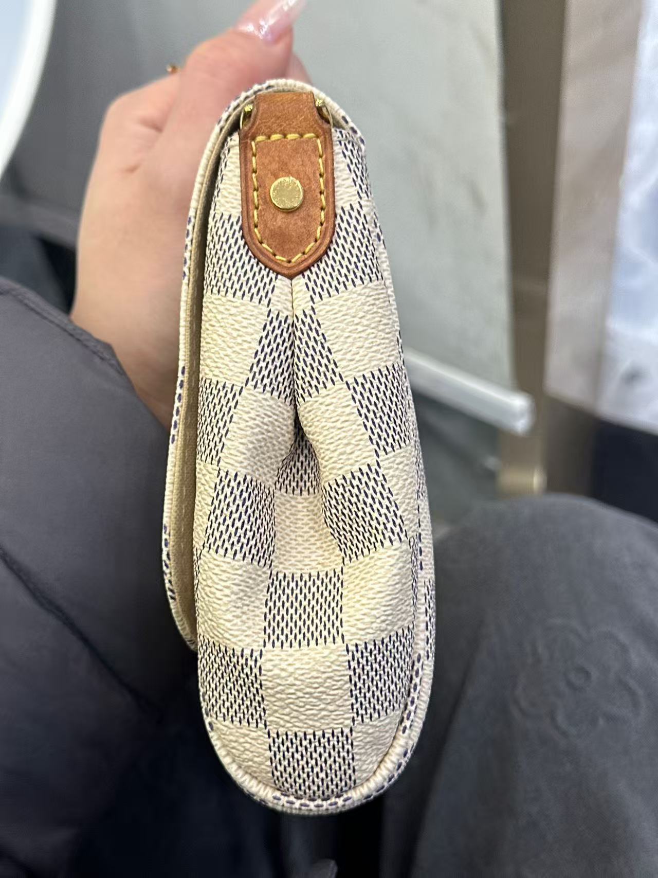 Louis Vuitton - Favorite PM - Damier Azur coated canvas with natural cowhide leather trim - White - (small)