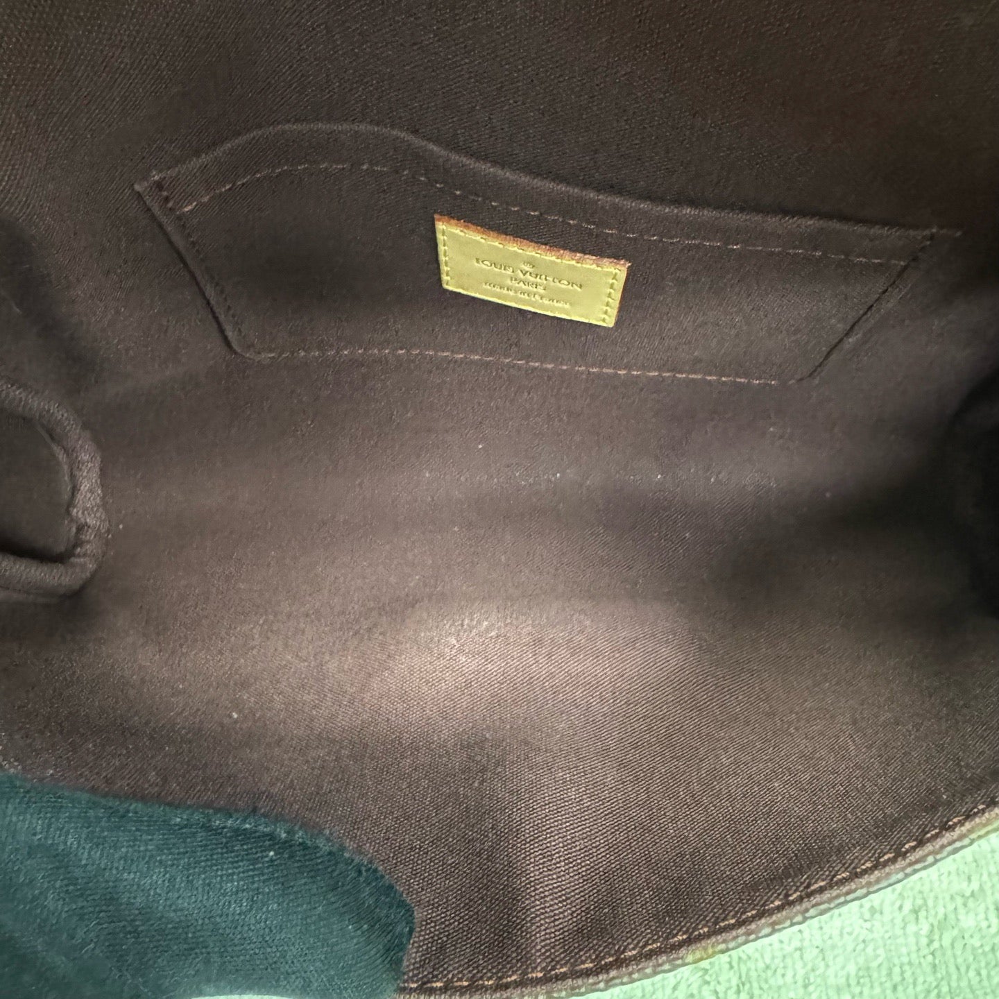 Louis Vuitton - Favorite - Synthetic - Brown - (Medium)