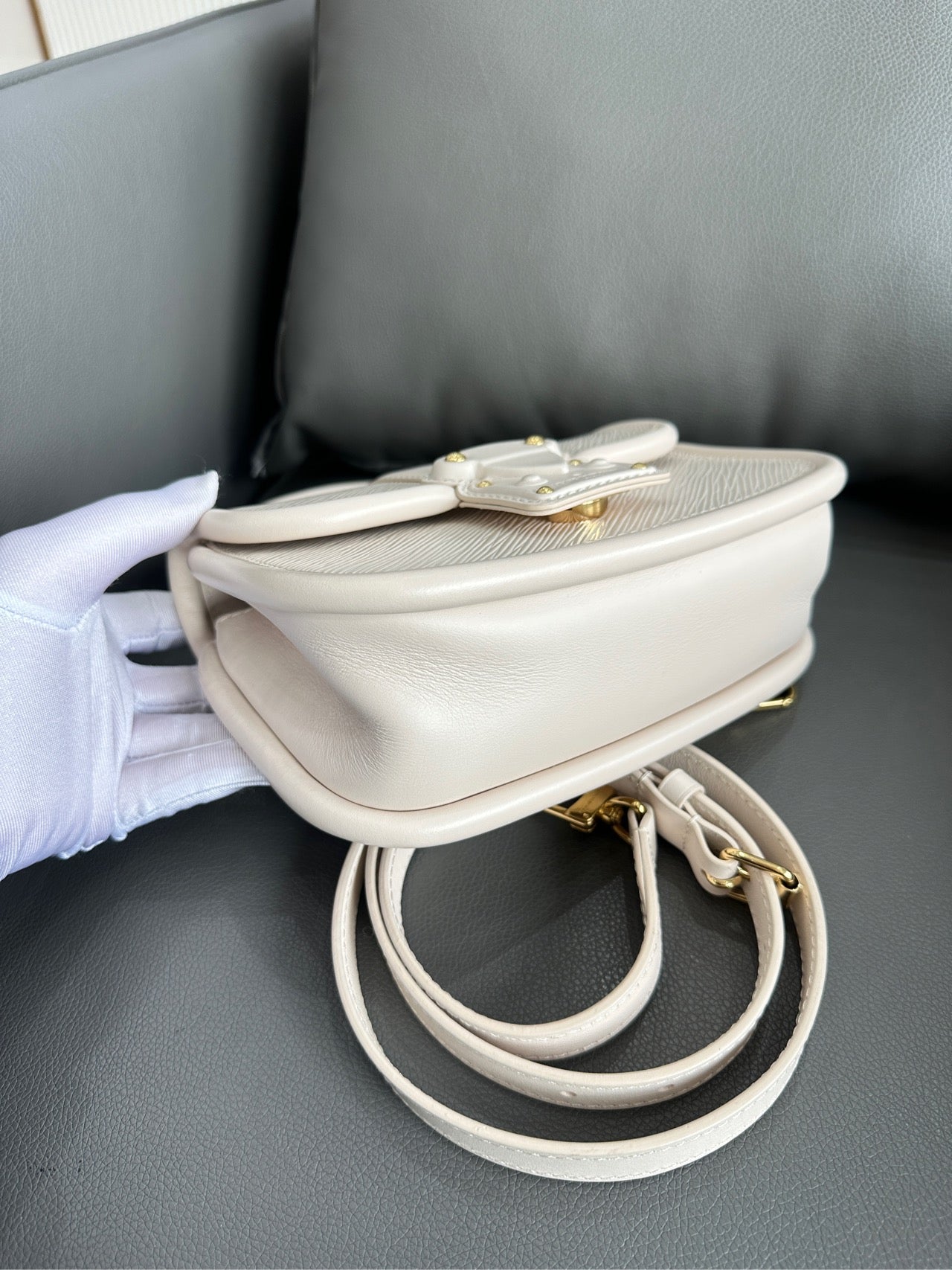 Louis Vuitton - HIDE AND SEEK - Leather - White - (mini)