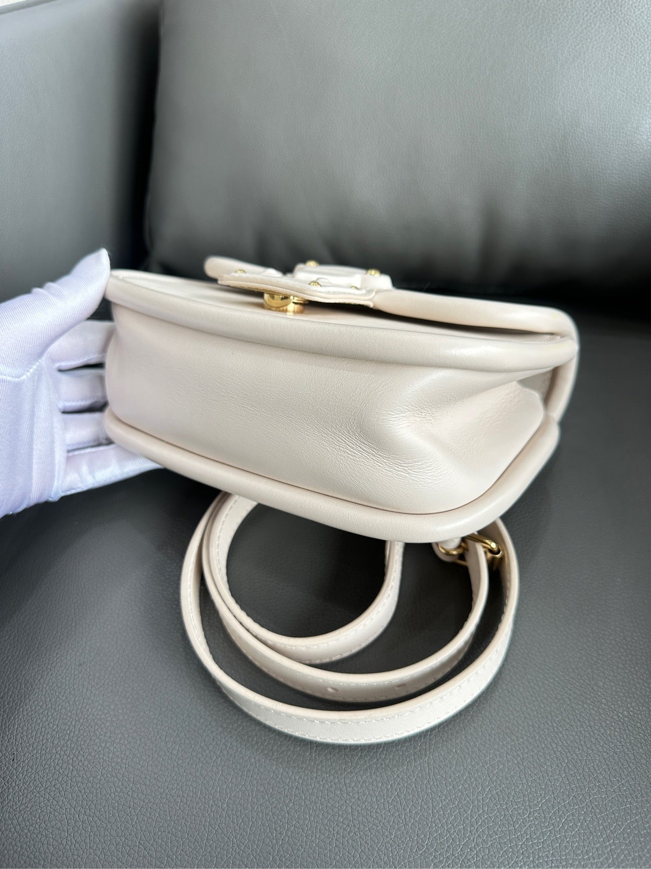 Louis Vuitton - HIDE AND SEEK - Leather - White - (mini)