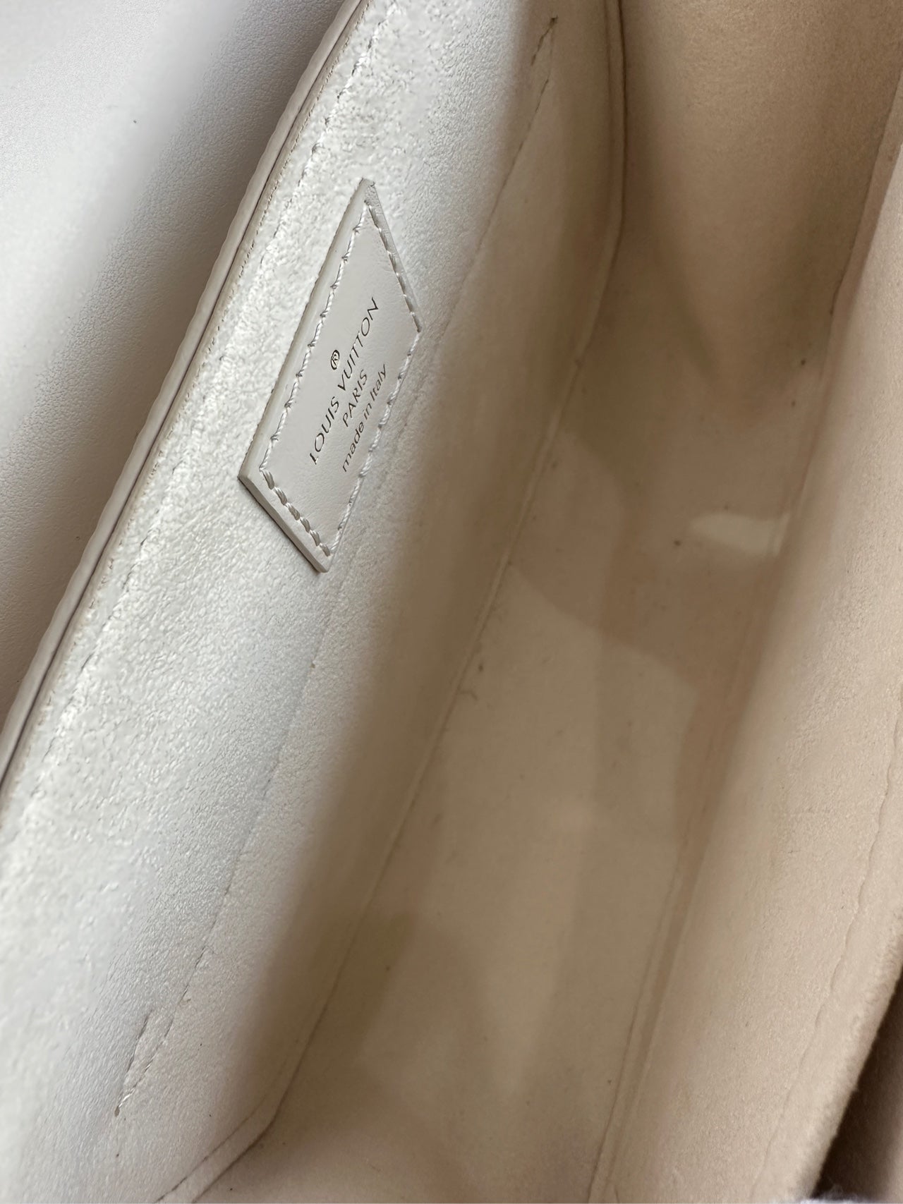 Louis Vuitton - HIDE AND SEEK - Leather - White - (mini)