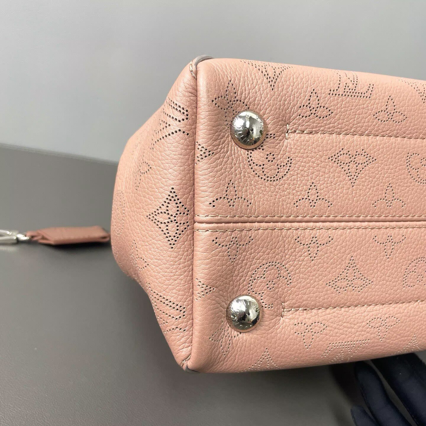 Louis Vuitton - Hina PM Perforated - Grained leather - Pink - (medium)