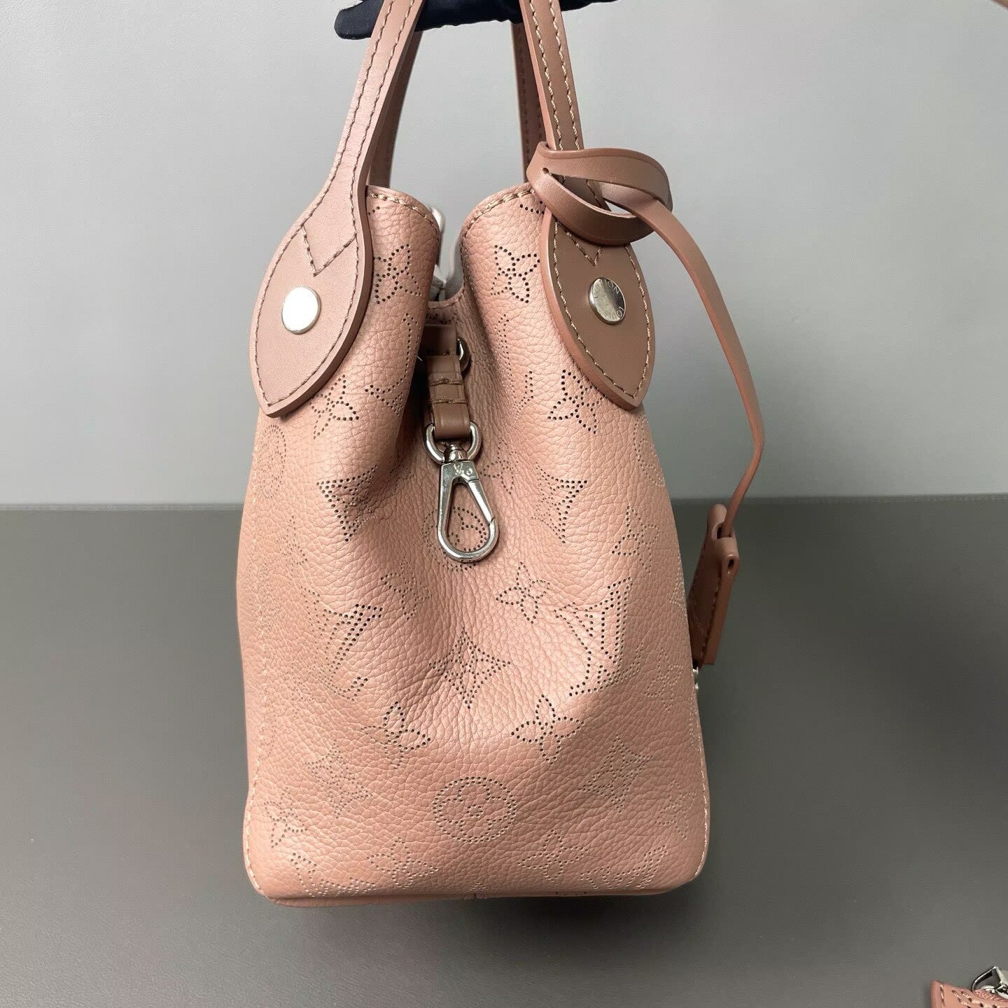 Louis Vuitton - Hina PM Perforated - Grained leather - Pink - (medium)