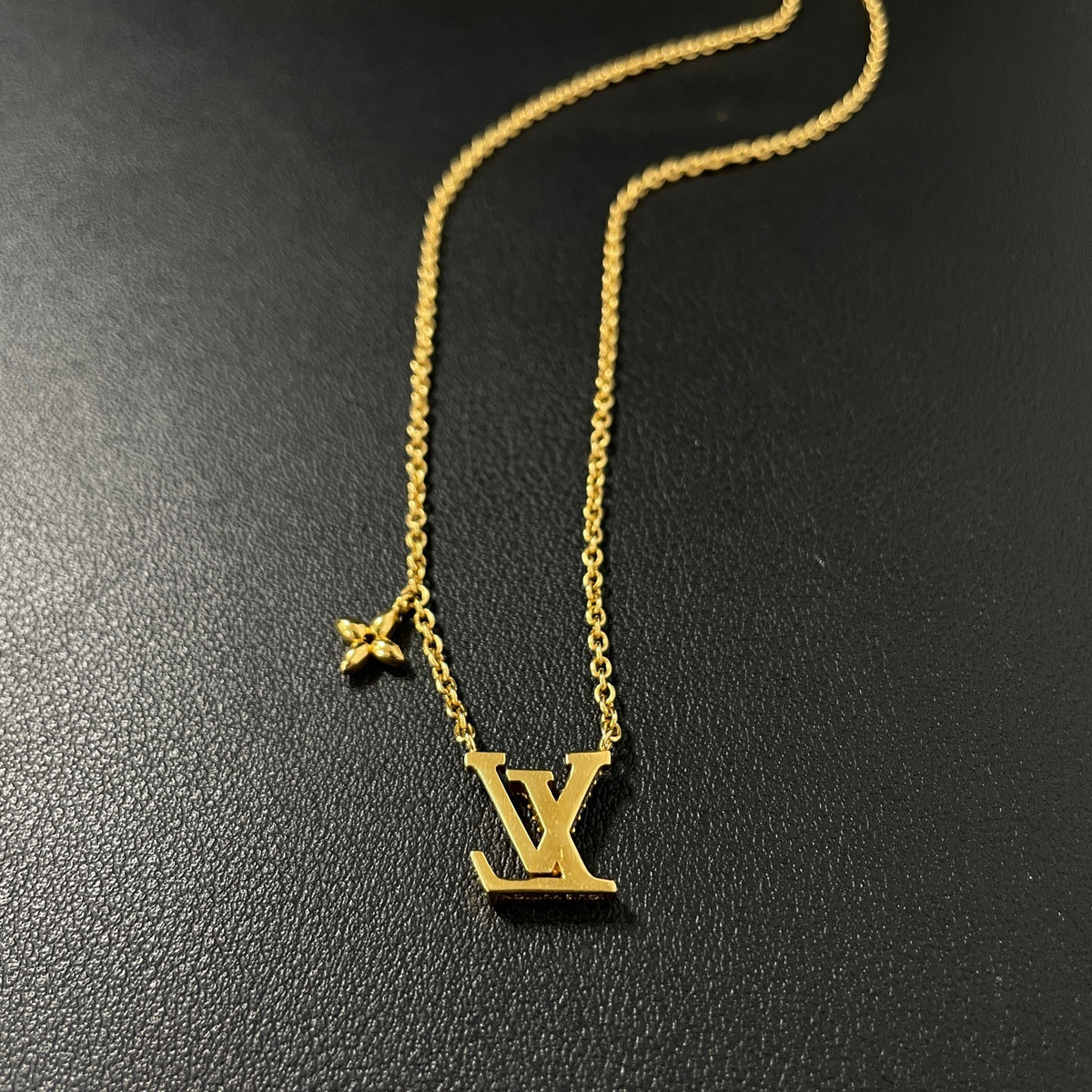Louis Vuitton - Iconic - Gold-tone metal with clear rhinestone embellishment. - Gold - (47)