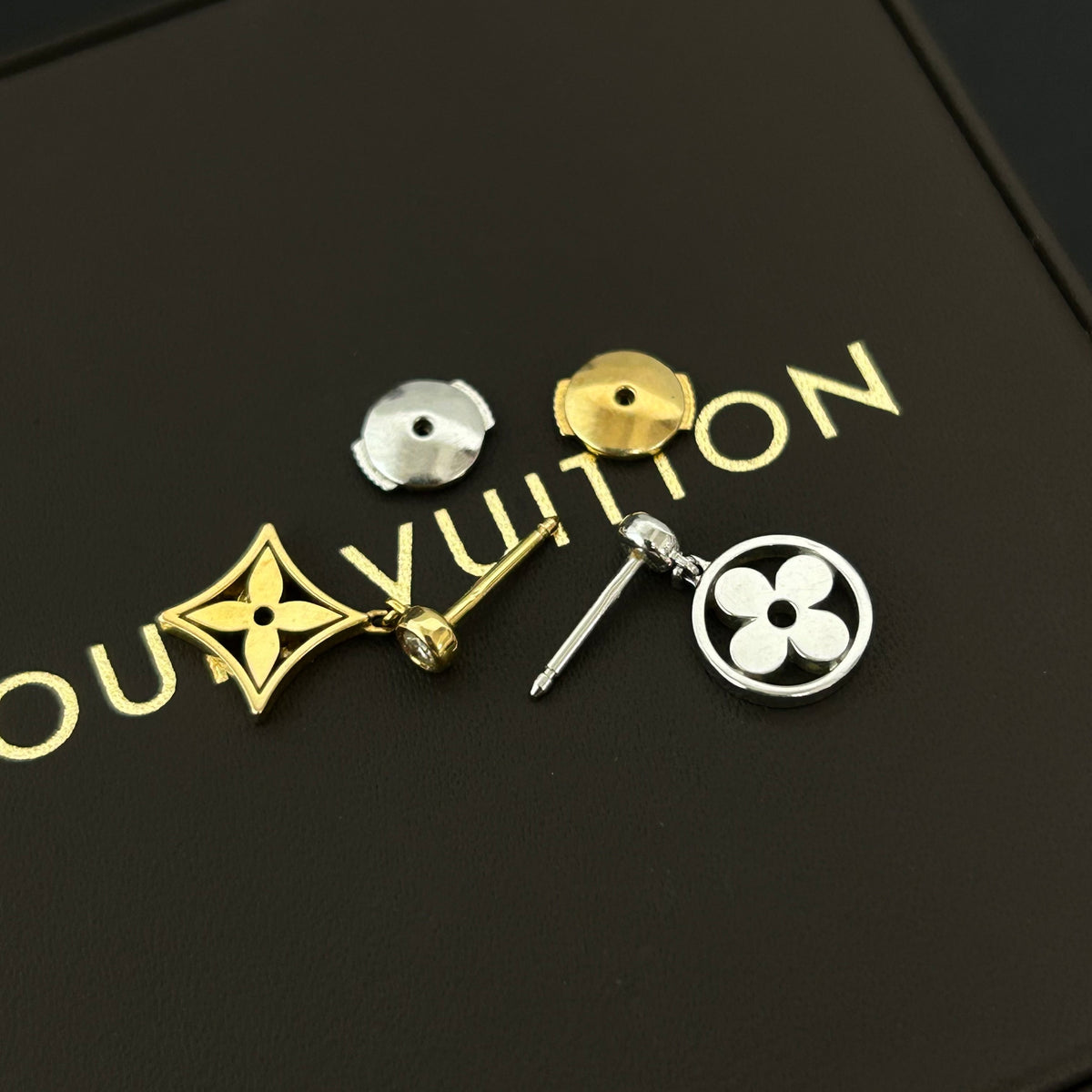Louis Vuitton - Idylle Blossom Asymmetrical Earrings - 18K yellow gold and white gold with diamond accents - Multicolour