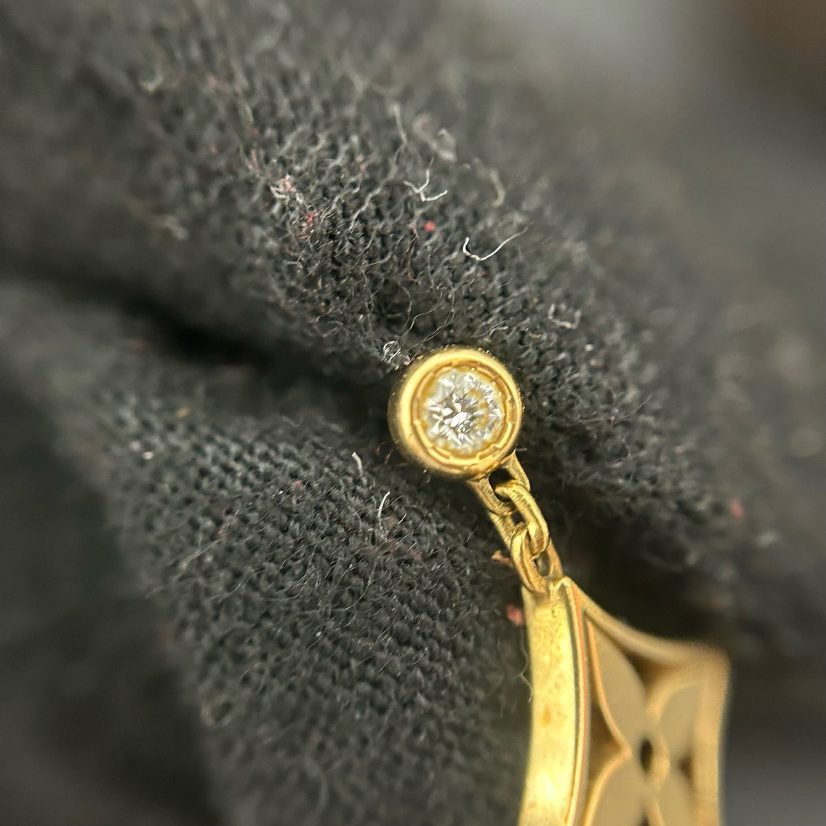 Louis Vuitton - Idylle Blossom Asymmetrical Earrings - 18K yellow gold and white gold with diamond accents - Multicolour