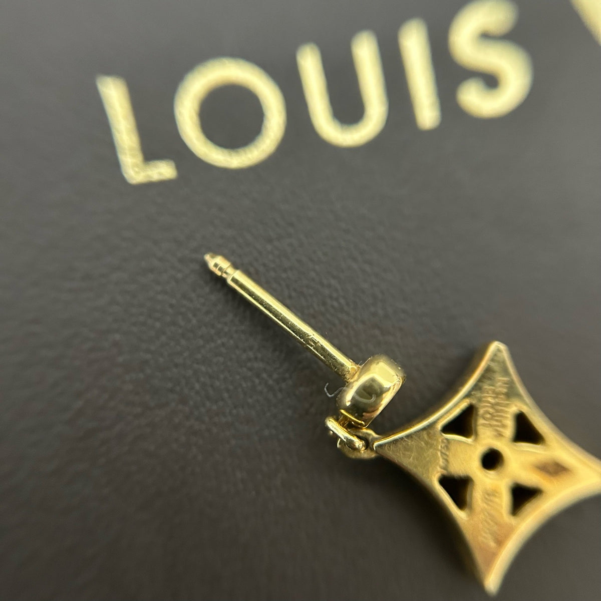 Louis Vuitton - Idylle Blossom Asymmetrical Earrings - 18K yellow gold and white gold with diamond accents - Multicolour