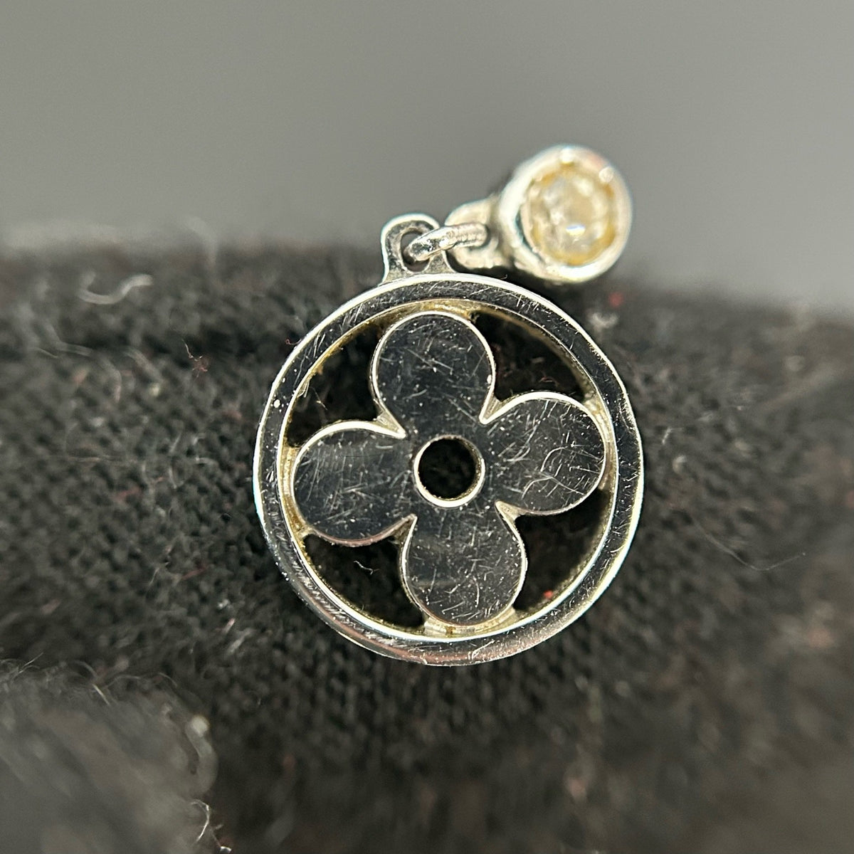 Louis Vuitton - Idylle Blossom Asymmetrical Earrings - 18K yellow gold and white gold with diamond accents - Multicolour