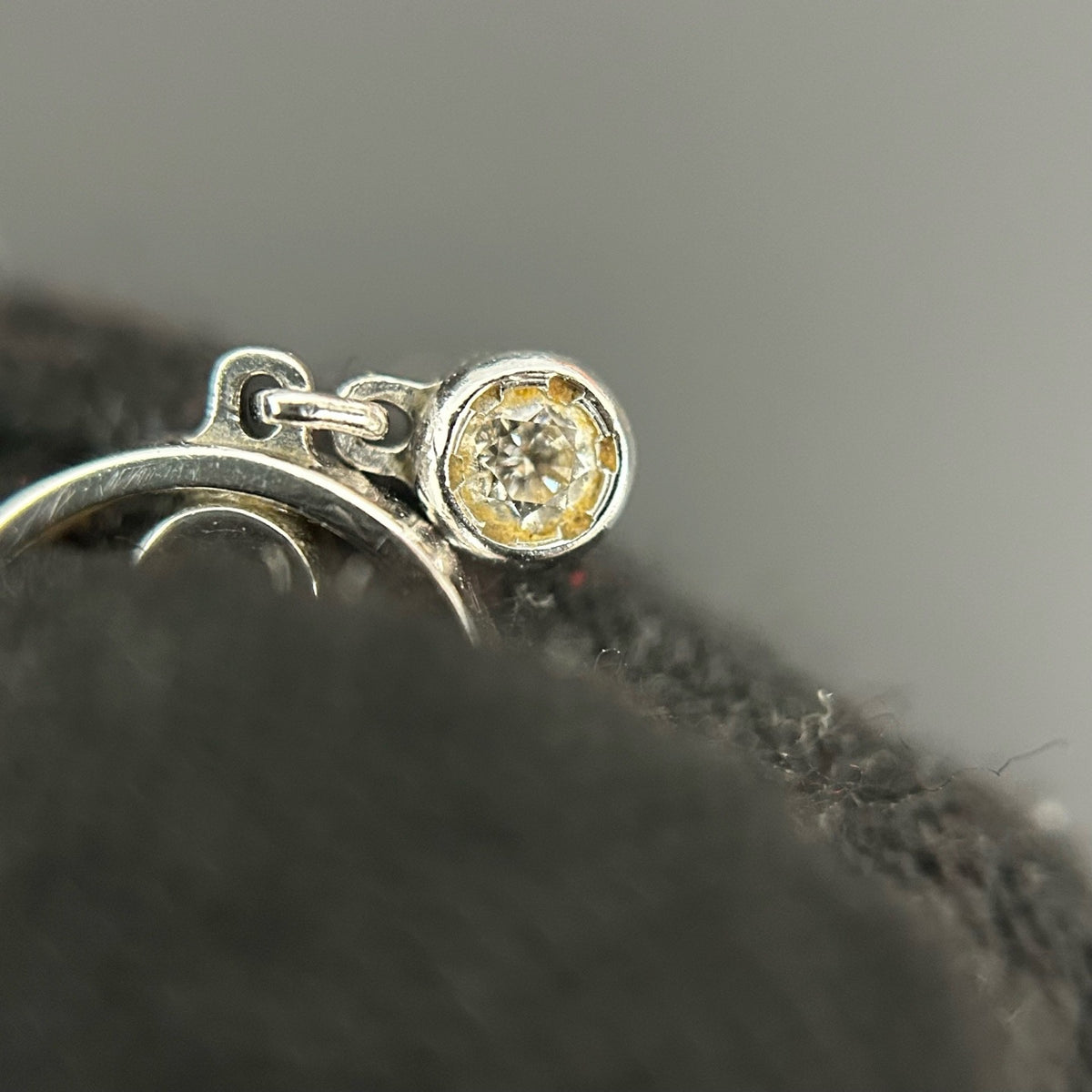 Louis Vuitton - Idylle Blossom Asymmetrical Earrings - 18K yellow gold and white gold with diamond accents - Multicolour