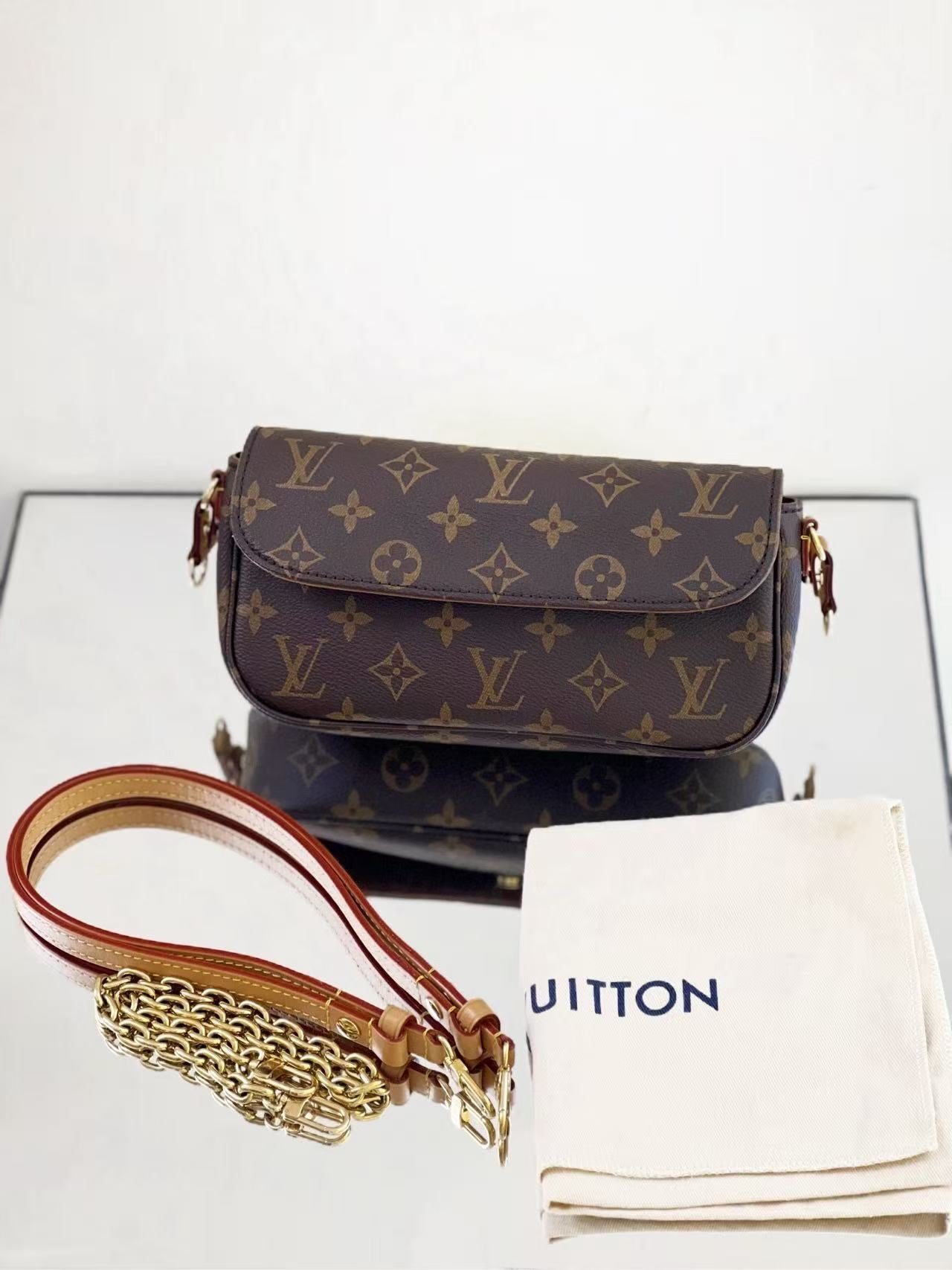 Louis Vuitton - Ivy Bag - Monogram coated canvas with Vachetta leather trim - Brown with gold-tone hardware - (mini)