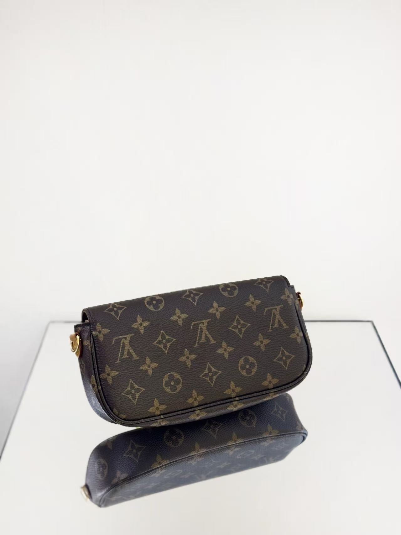Louis Vuitton - Ivy Bag - Monogram coated canvas with Vachetta leather trim - Brown with gold-tone hardware - (mini)