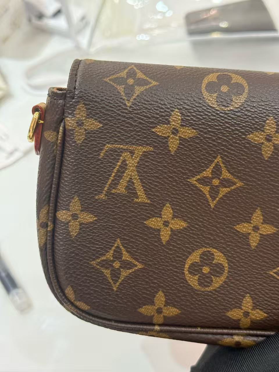 Louis Vuitton - Ivy Bag - Monogram coated canvas with Vachetta leather trim - Brown with gold-tone hardware - (mini)