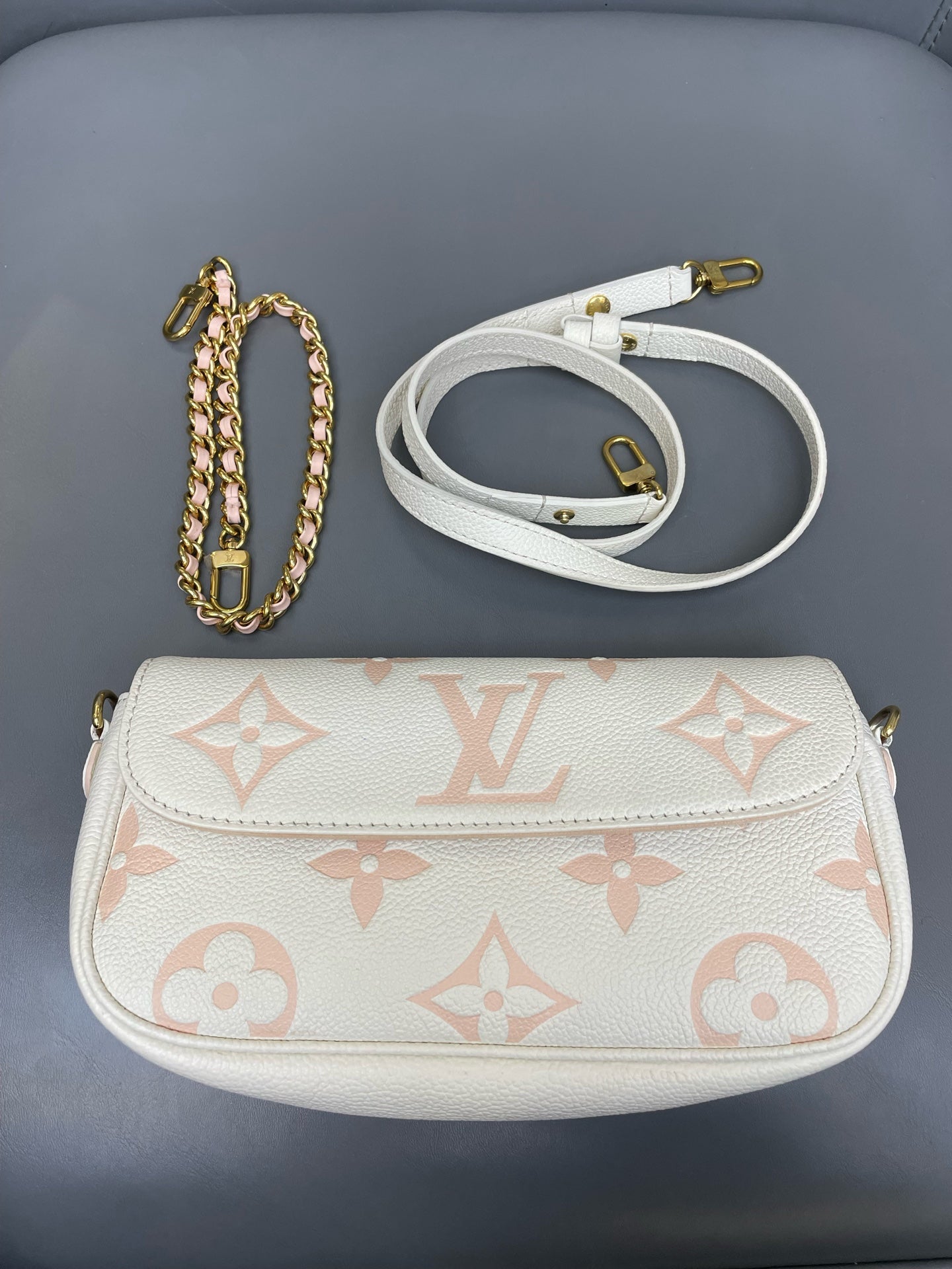 Louis Vuitton - Ivy - Embossed leather - White - (mini)