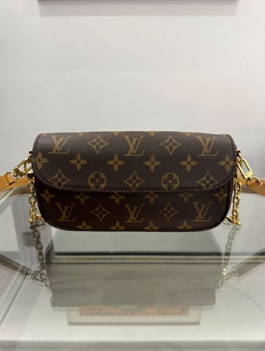 Louis Vuitton - IVY - Monogram coated canvas with Vachetta leather trim - Brown - (Small)