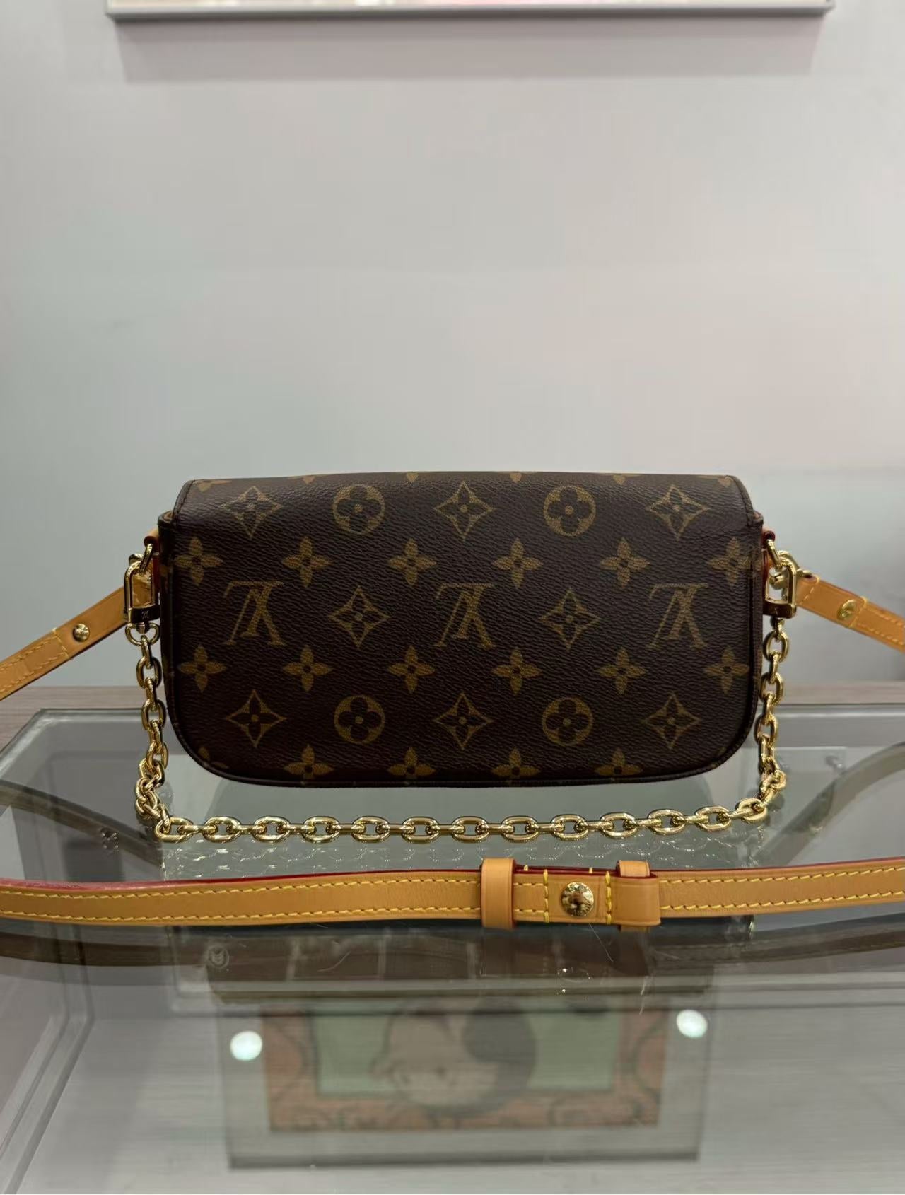 Louis Vuitton - IVY - Monogram coated canvas with Vachetta leather trim - Brown - (Small)