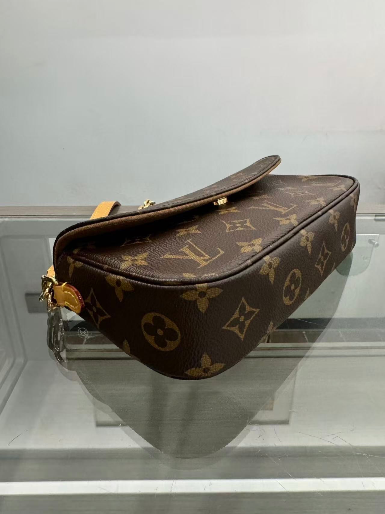 Louis Vuitton - IVY - Monogram coated canvas with Vachetta leather trim - Brown - (Small)