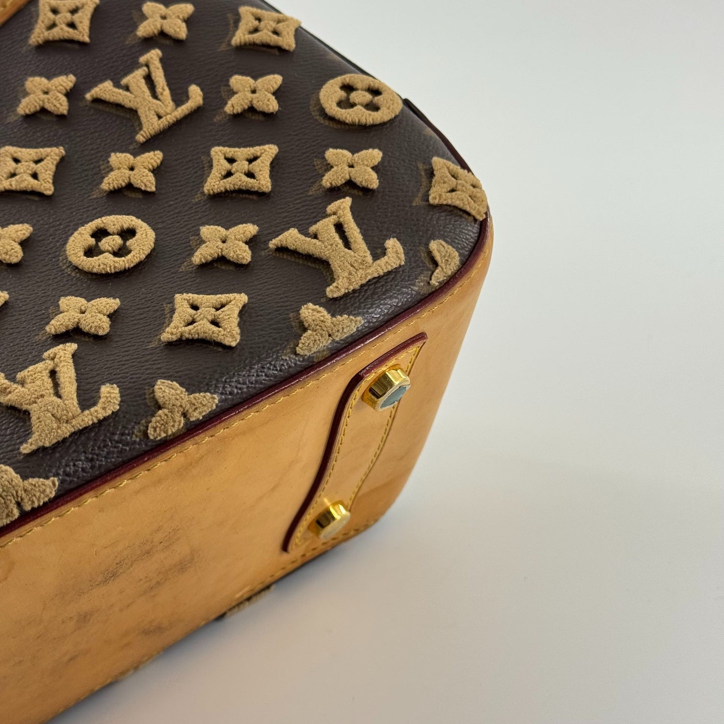 Louis Vuitton - Jeanne Flocked Monogram Handbag - Monogram canvas with flocked velvet and Vachetta leather trim - Brown - (medium)
