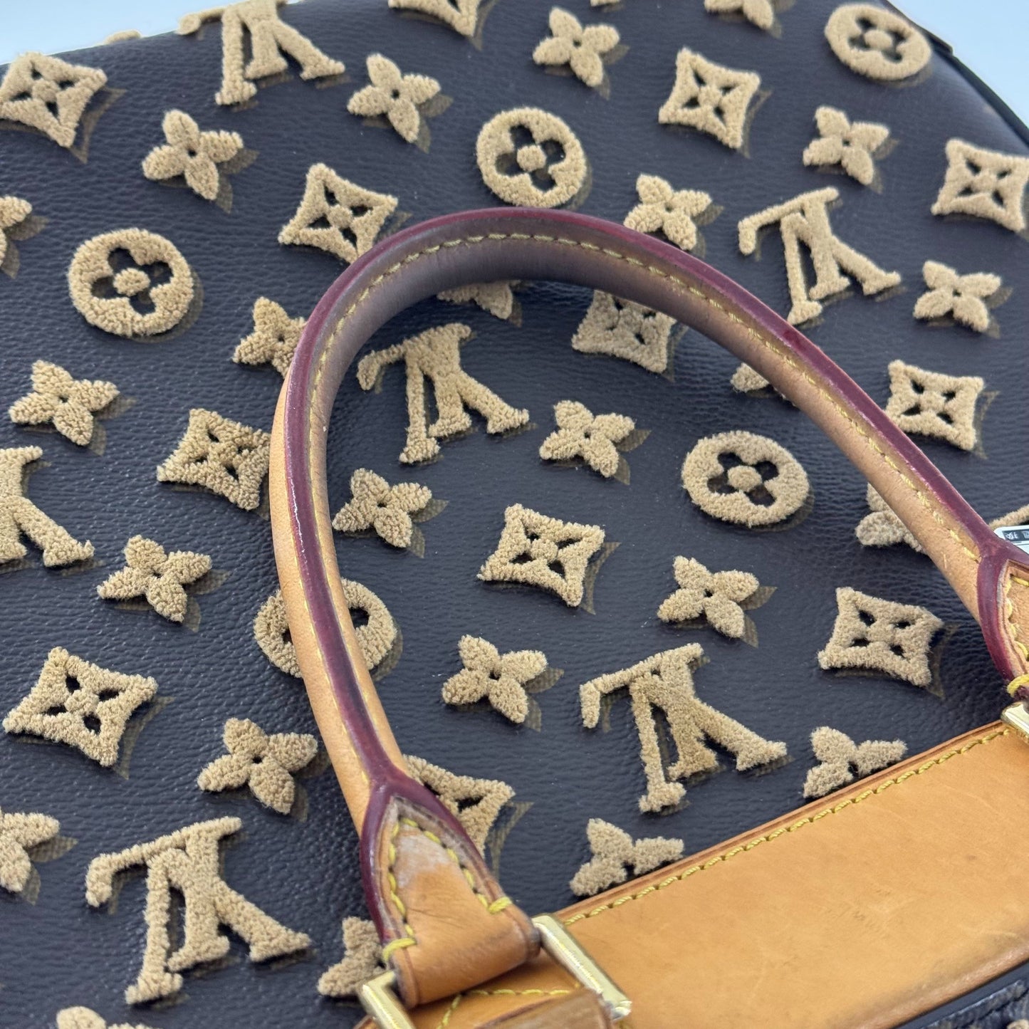 Louis Vuitton - Jeanne Flocked Monogram Handbag - Monogram canvas with flocked velvet and Vachetta leather trim - Brown - (medium)