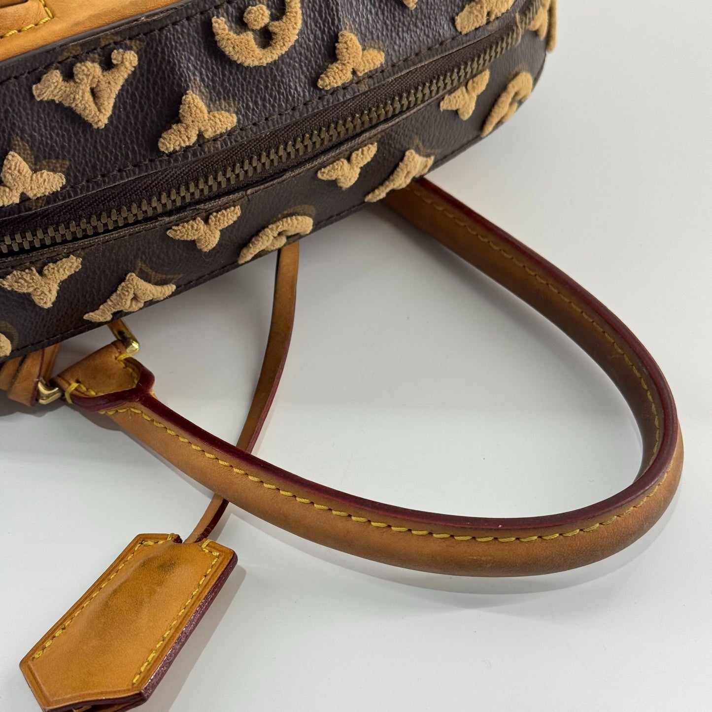 Louis Vuitton - Jeanne Flocked Monogram Handbag - Monogram canvas with flocked velvet and Vachetta leather trim - Brown - (medium)