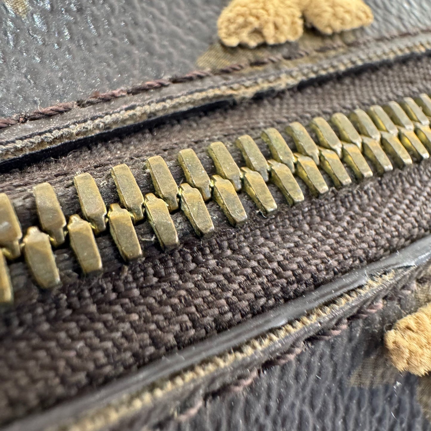 Louis Vuitton - Jeanne Flocked Monogram Handbag - Monogram canvas with flocked velvet and Vachetta leather trim - Brown - (medium)
