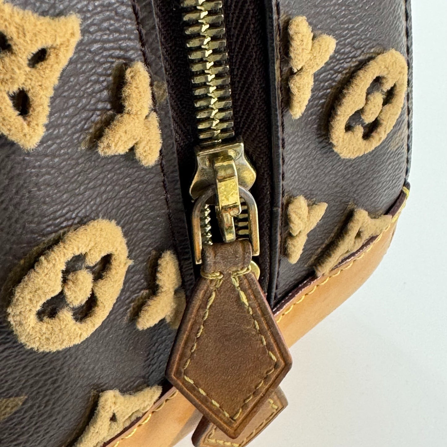 Louis Vuitton - Jeanne Flocked Monogram Handbag - Monogram canvas with flocked velvet and Vachetta leather trim - Brown - (medium)