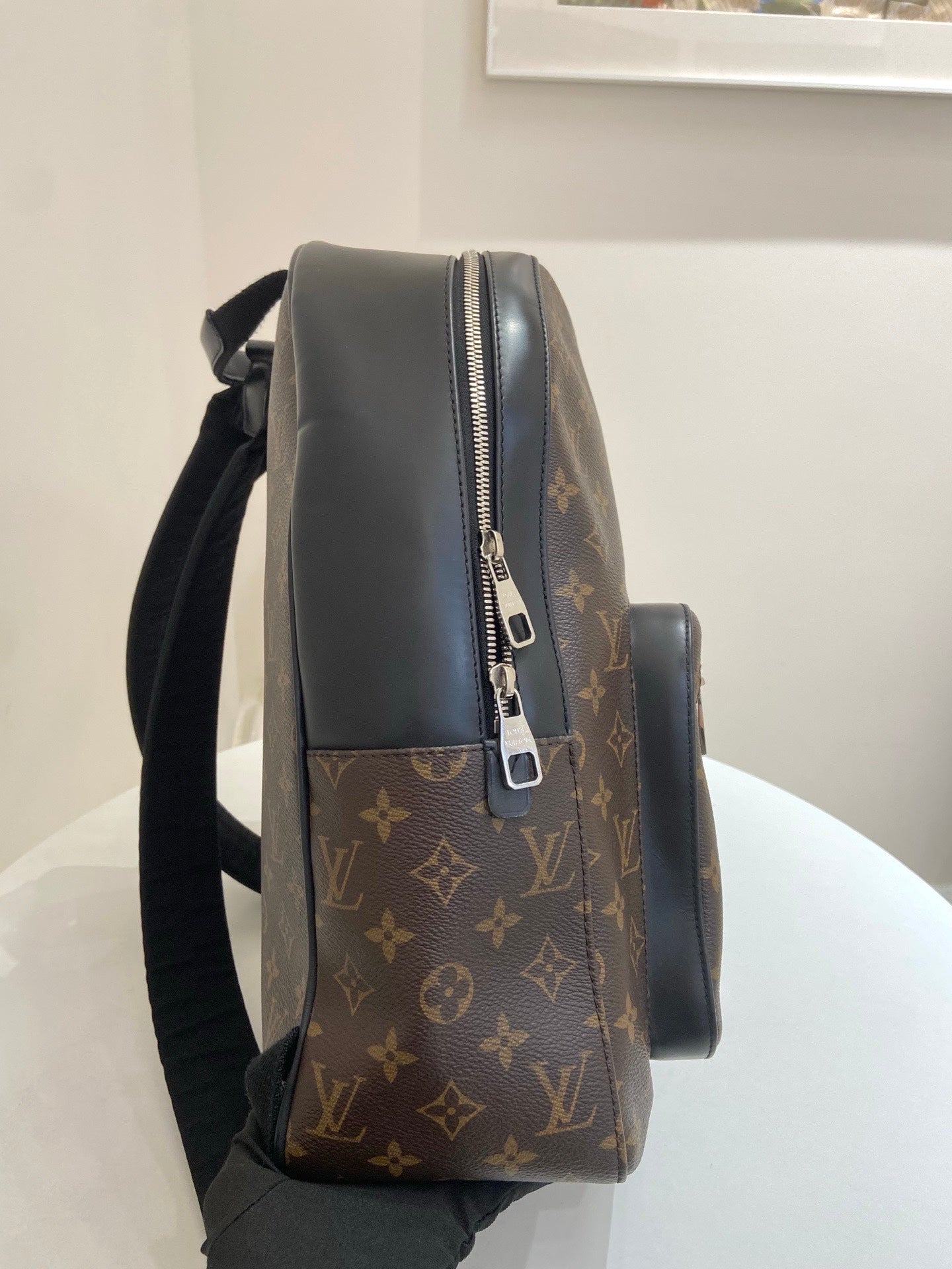 Louis Vuitton - Josh - Leather - Brown - (medium)