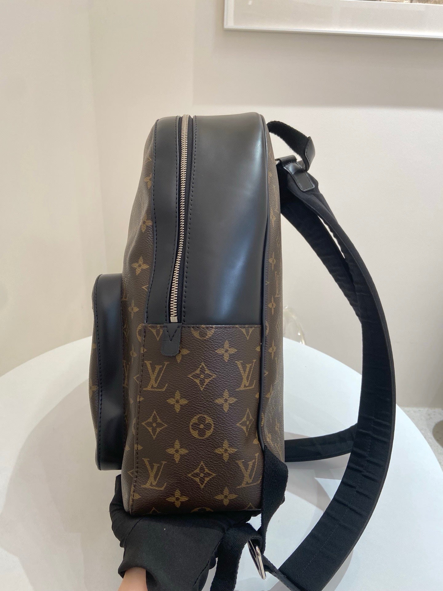 Louis Vuitton - Josh - Leather - Brown - (medium)
