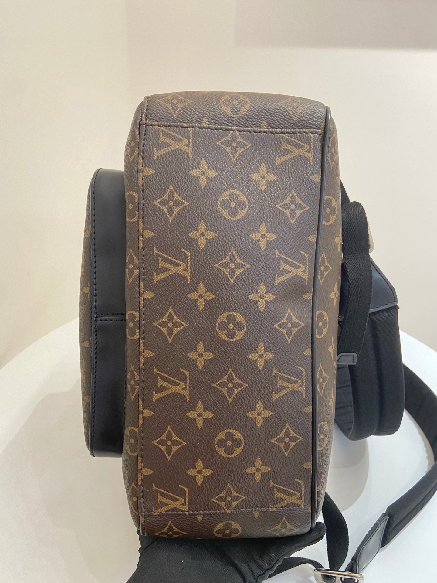 Louis Vuitton - Josh - Leather - Brown - (medium)