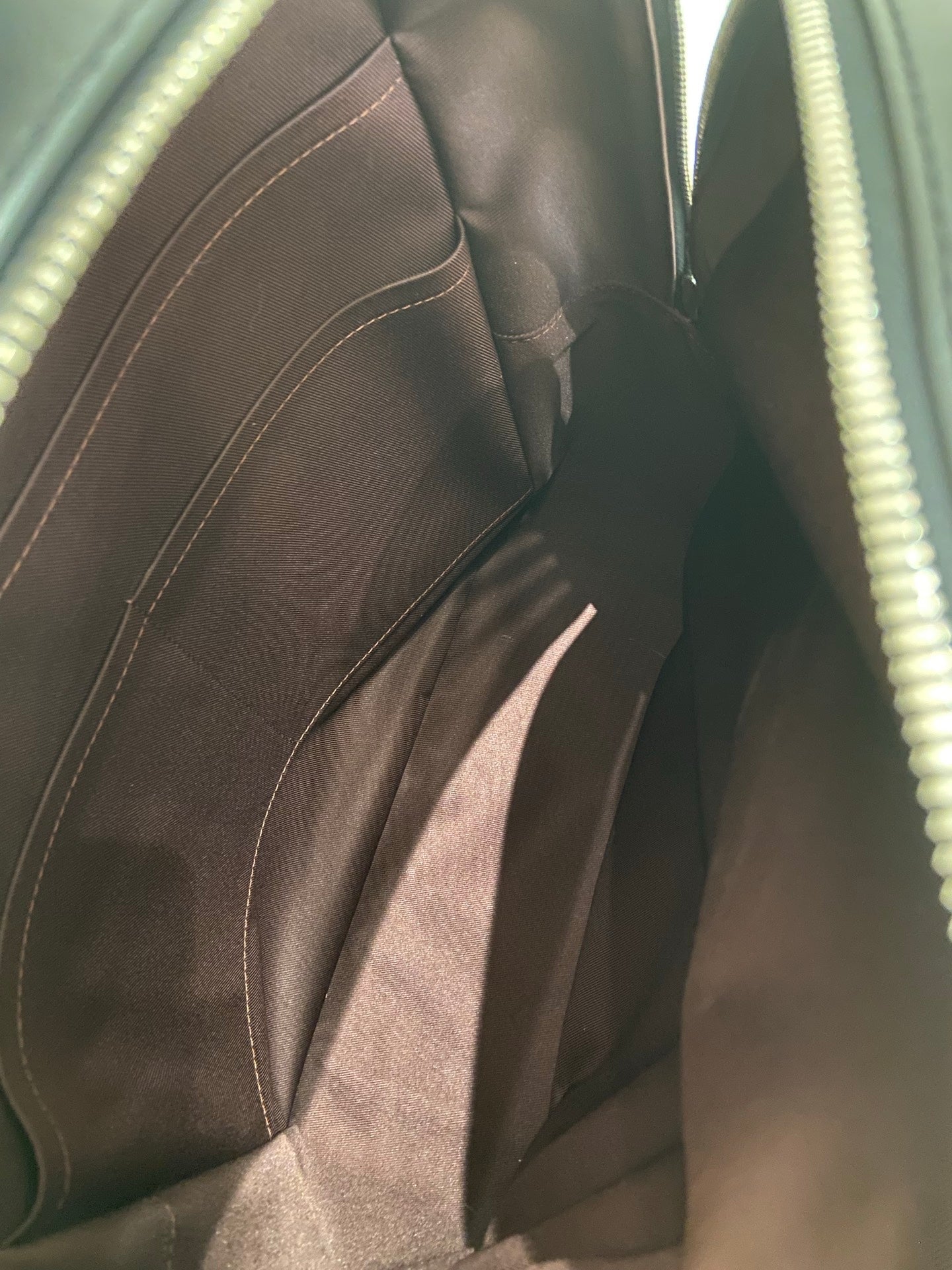 Louis Vuitton - Josh - Leather - Brown - (medium)