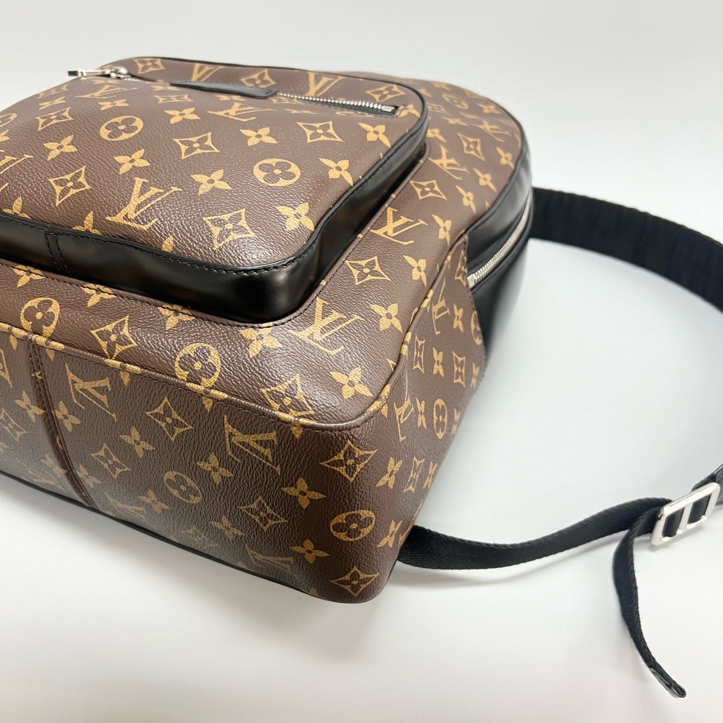 Louis Vuitton - Josh - Synthetic - Brown - (medium)