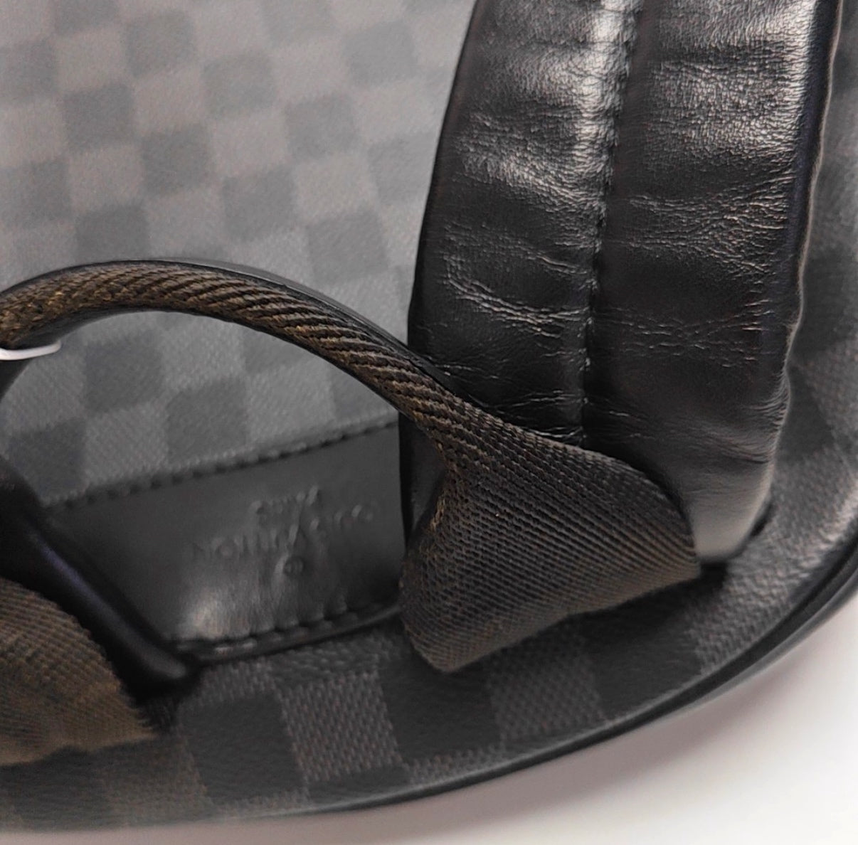 Louis Vuitton - Josh - Synthetic - Grey - (medium)
