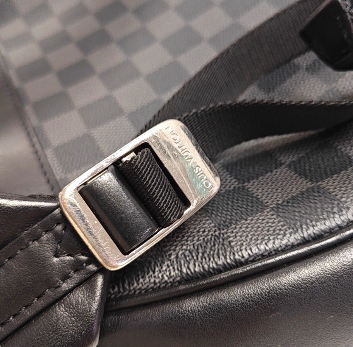 Louis Vuitton - Josh - Synthetic - Grey - (medium)