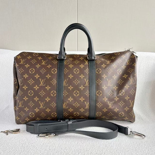 Louis Vuitton - Keepall 45 - Monogram coated canvas with leather trim - Brown with Black accents - (Large)