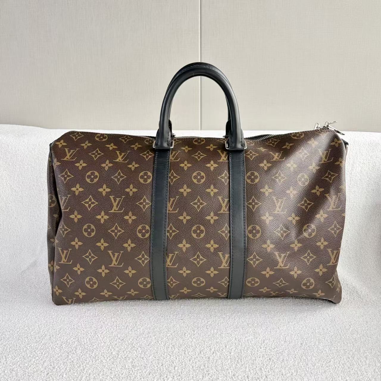 Louis Vuitton - Keepall 45 - Monogram coated canvas with leather trim - Brown with Black accents - (Large)