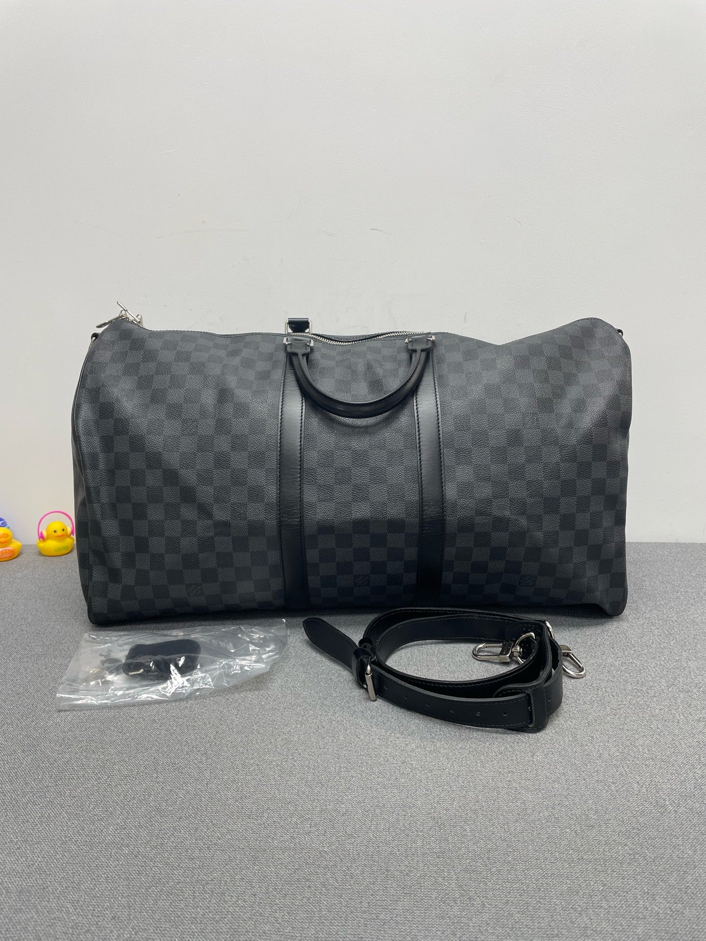 Louis Vuitton - Keepall 55 - Synthetic - Black - (Large)