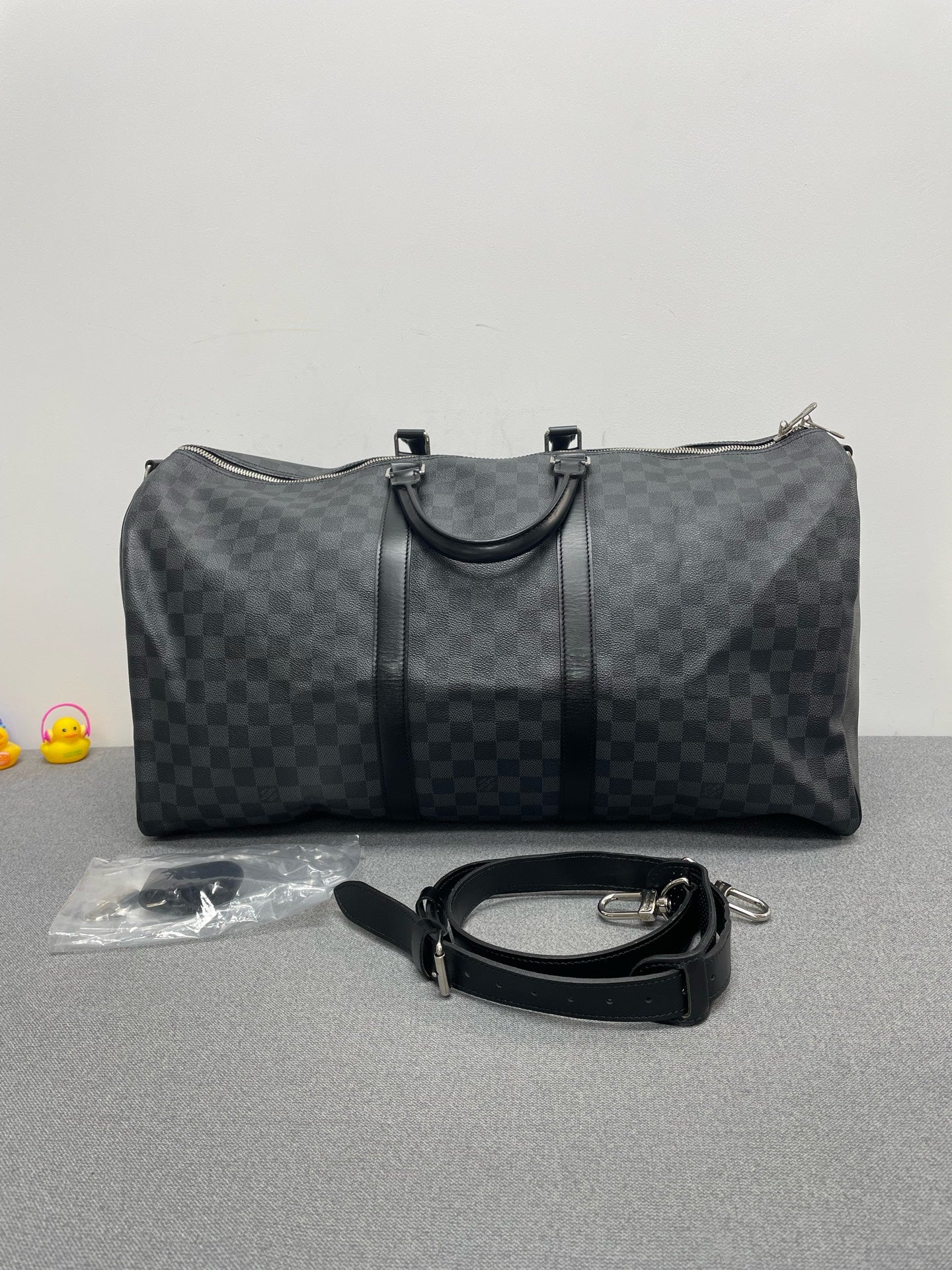 Louis Vuitton - Keepall 55 - Synthetic - Black - (Large)