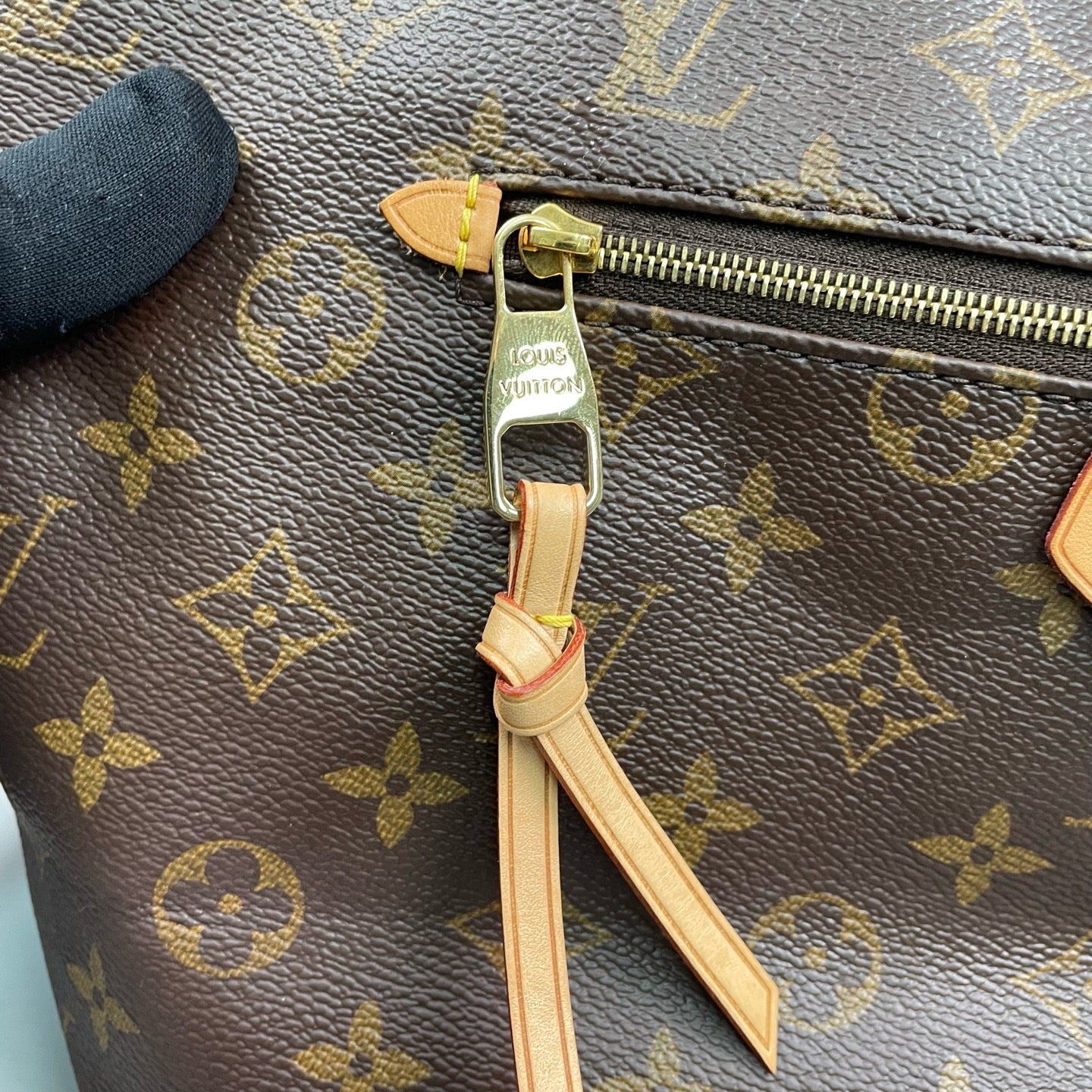 Louis Vuitton - Lena - Leather - Brown - (medium)