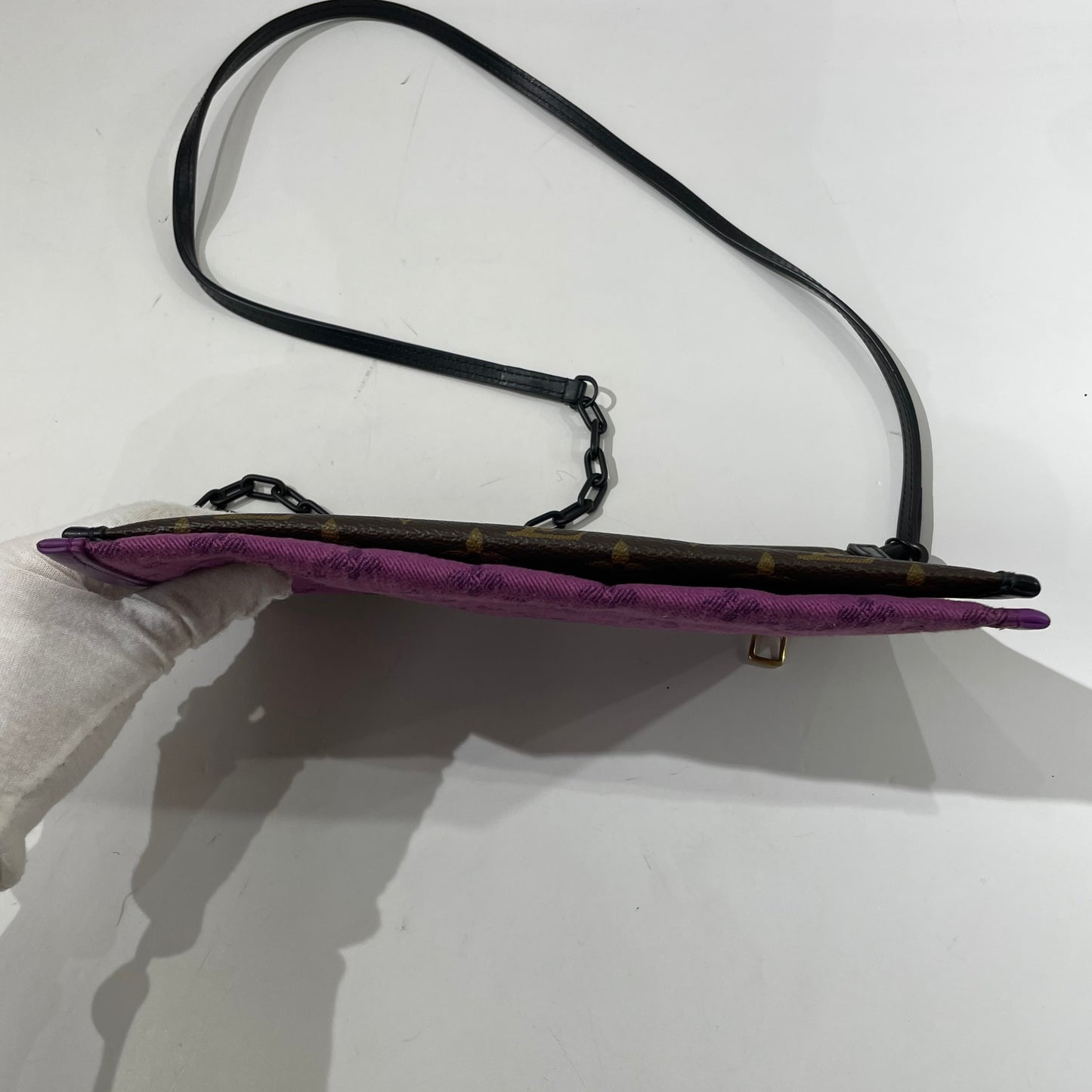 Louis Vuitton - Limited Edition Flat Two-in-One Pouch - Coated canvas and textile with leather trim - Multicolour - (Medium)
