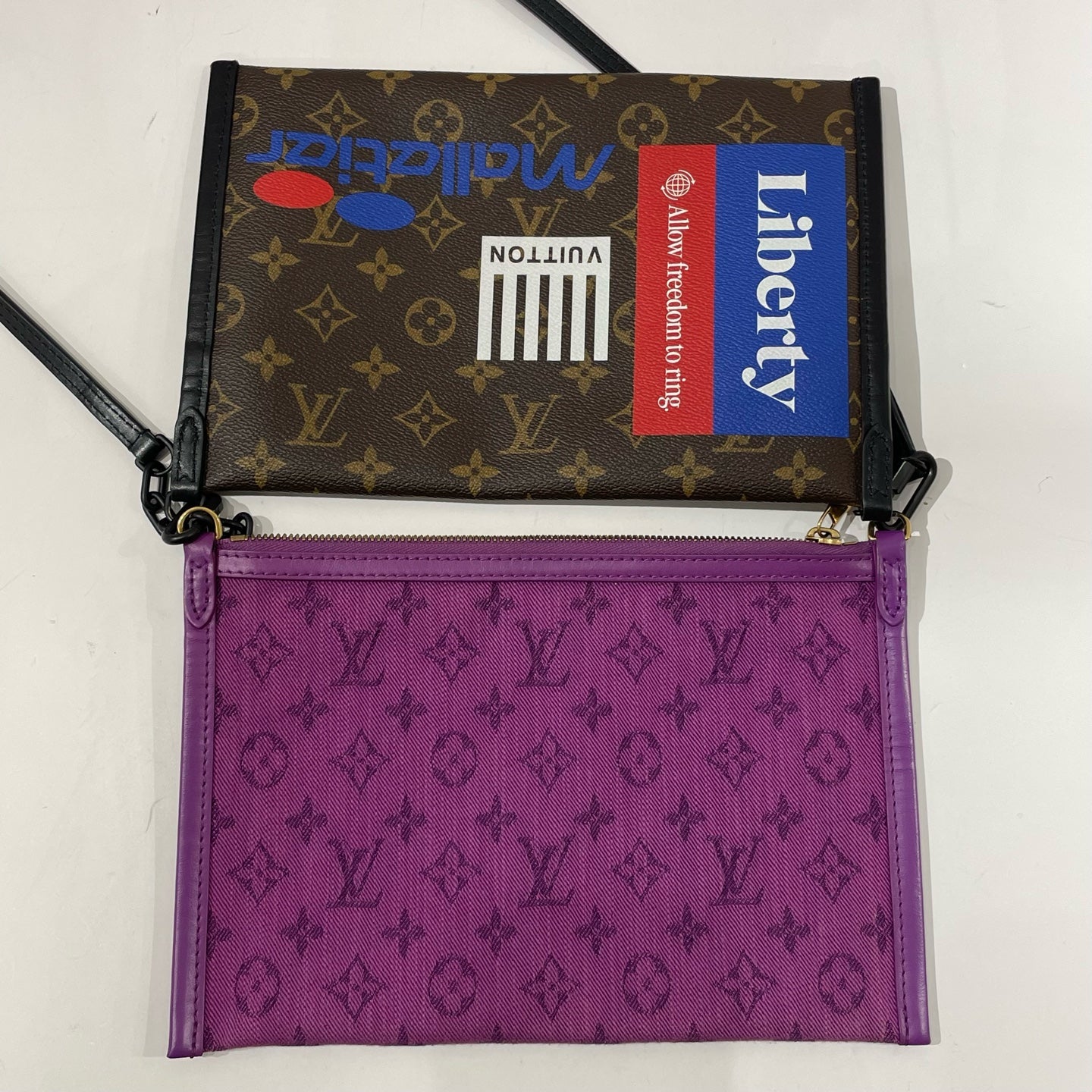 Louis Vuitton - Limited Edition Flat Two-in-One Pouch - Coated canvas and textile with leather trim - Multicolour - (Medium)