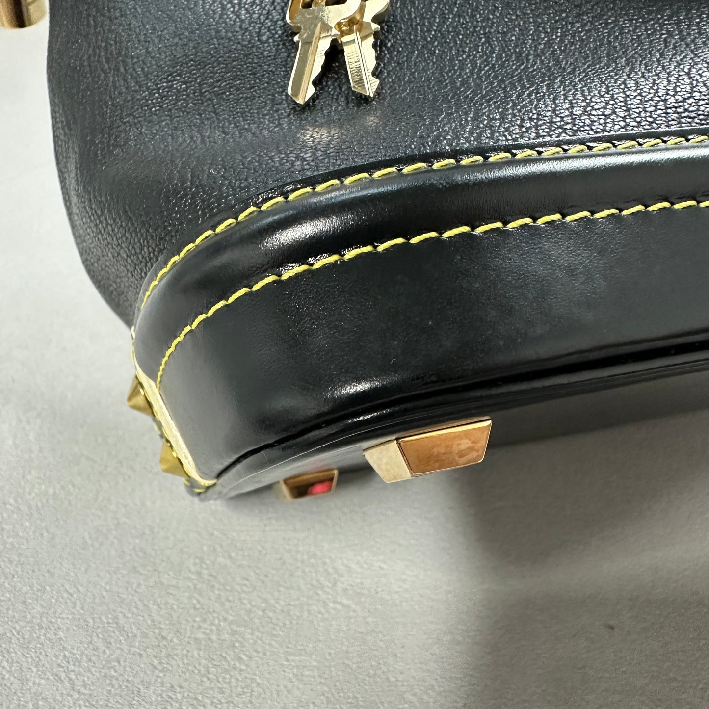 Louis Vuitton - Lockit - Leather - Black - (medium)