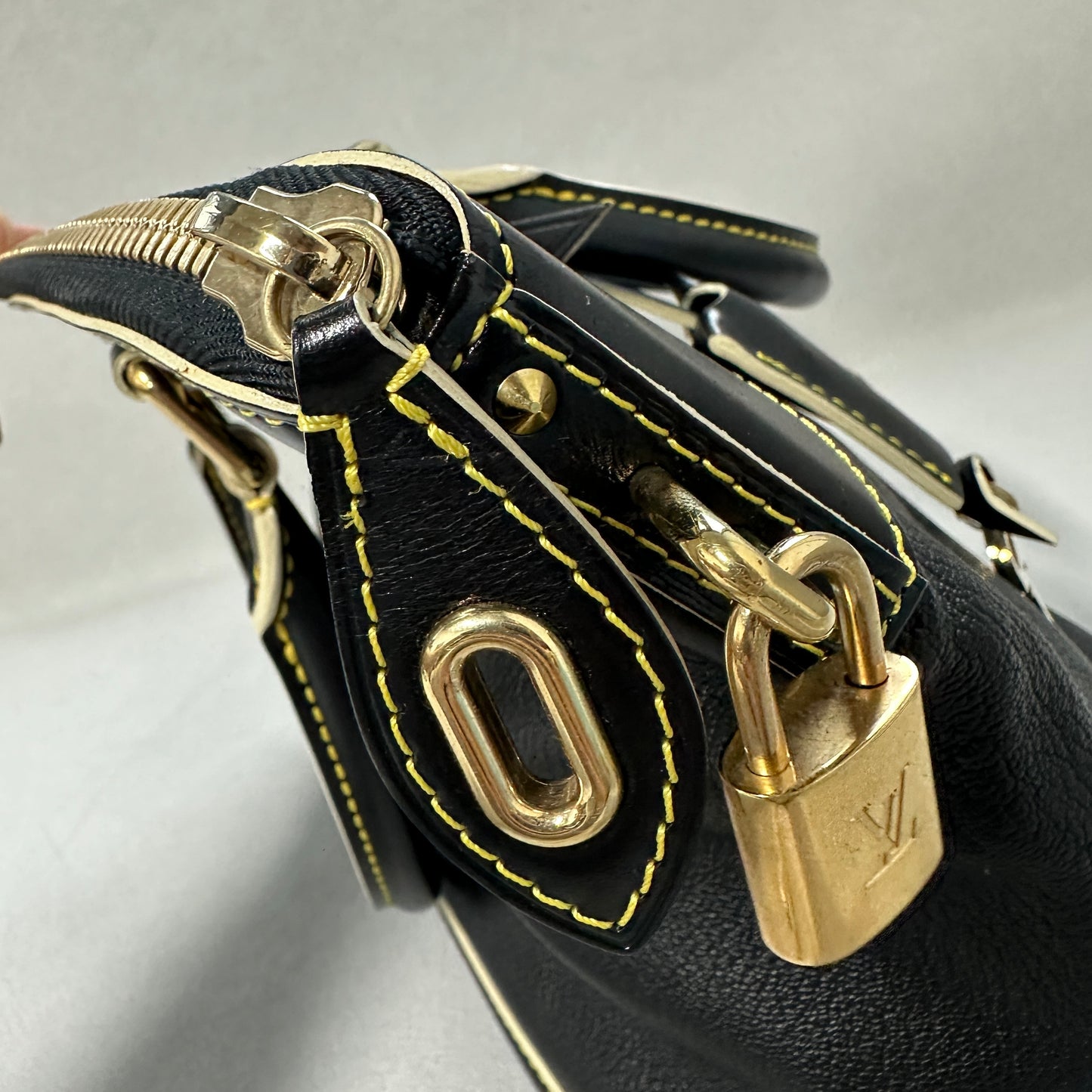 Louis Vuitton - Lockit - Leather - Black - (medium)