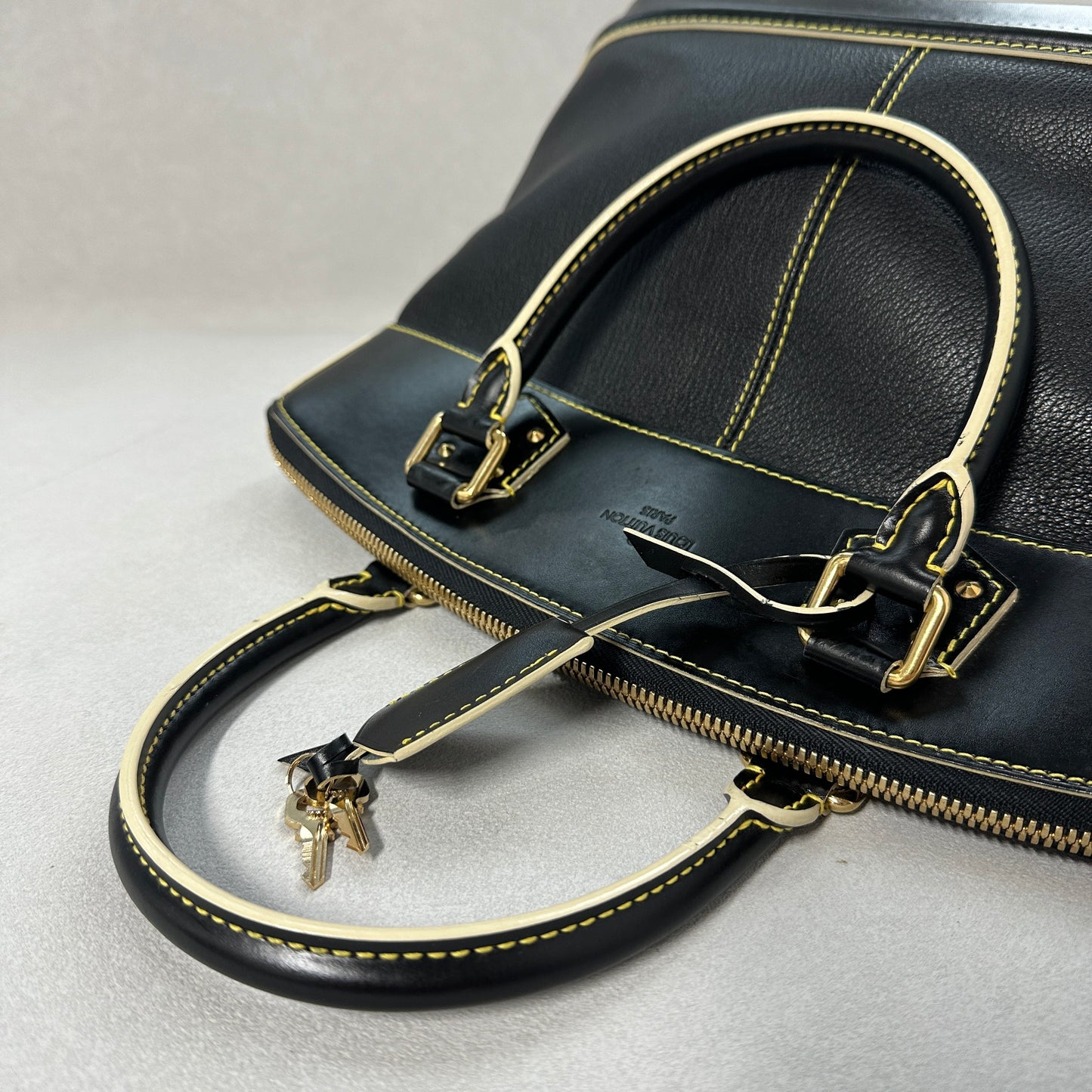 Louis Vuitton - Lockit - Leather - Black - (medium)