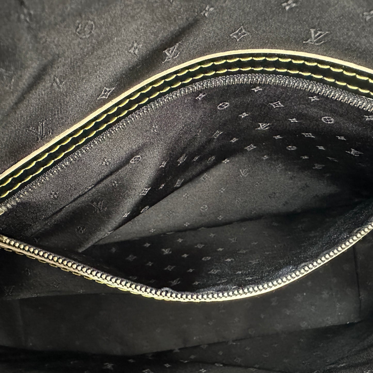 Louis Vuitton - Lockit - Leather - Black - (medium)