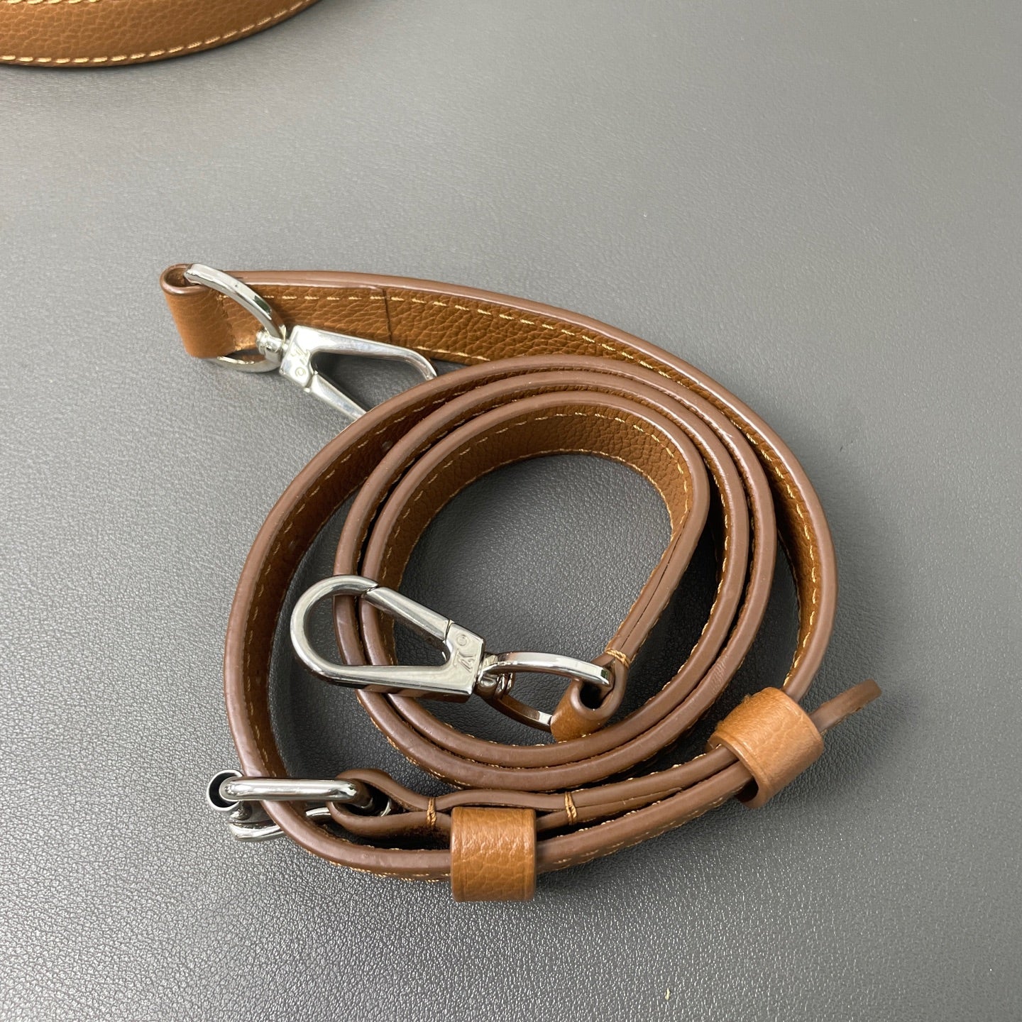 Louis Vuitton Lockme Leather Brown - view 2