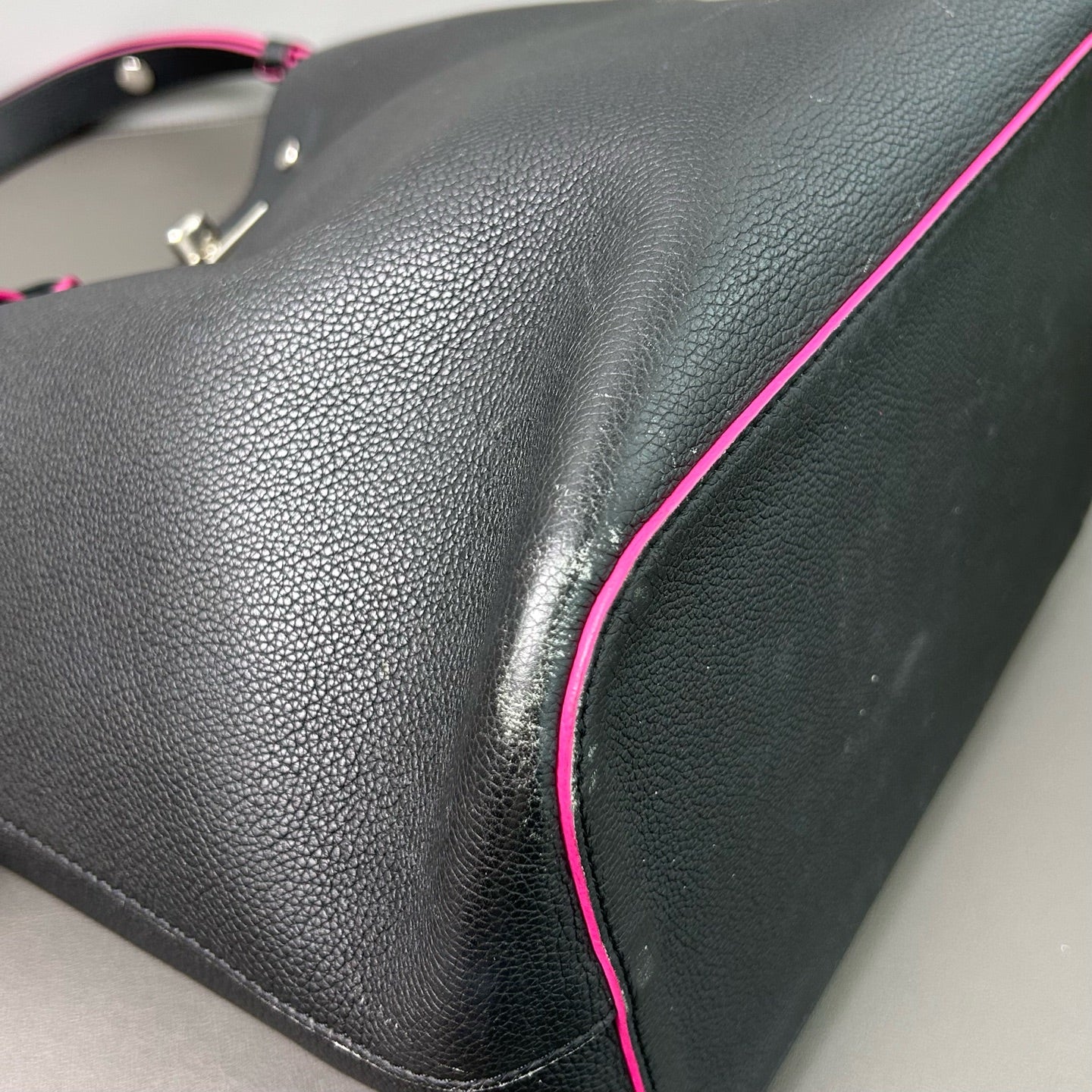Louis Vuitton - Lockme Bucket - Cowhide leather - Black - (medium)