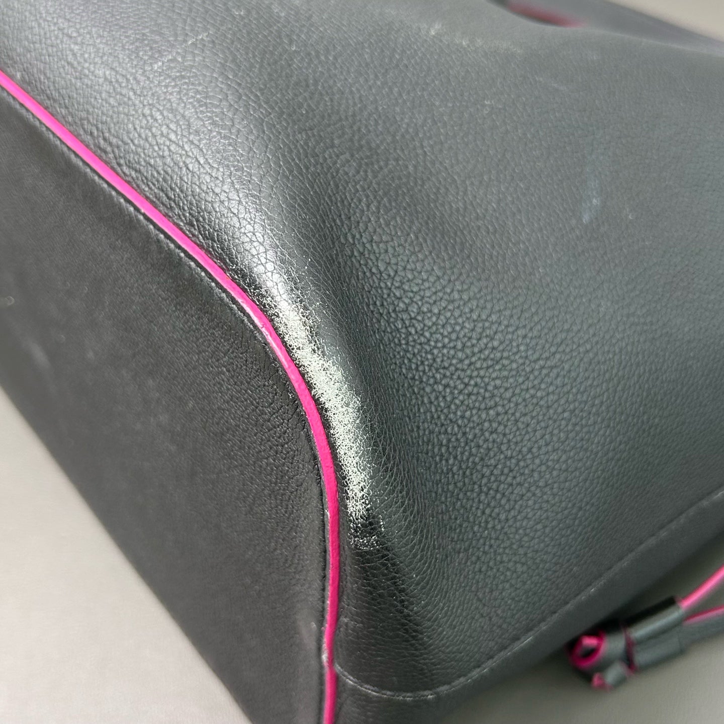Louis Vuitton - Lockme Bucket - Cowhide leather - Black - (medium)