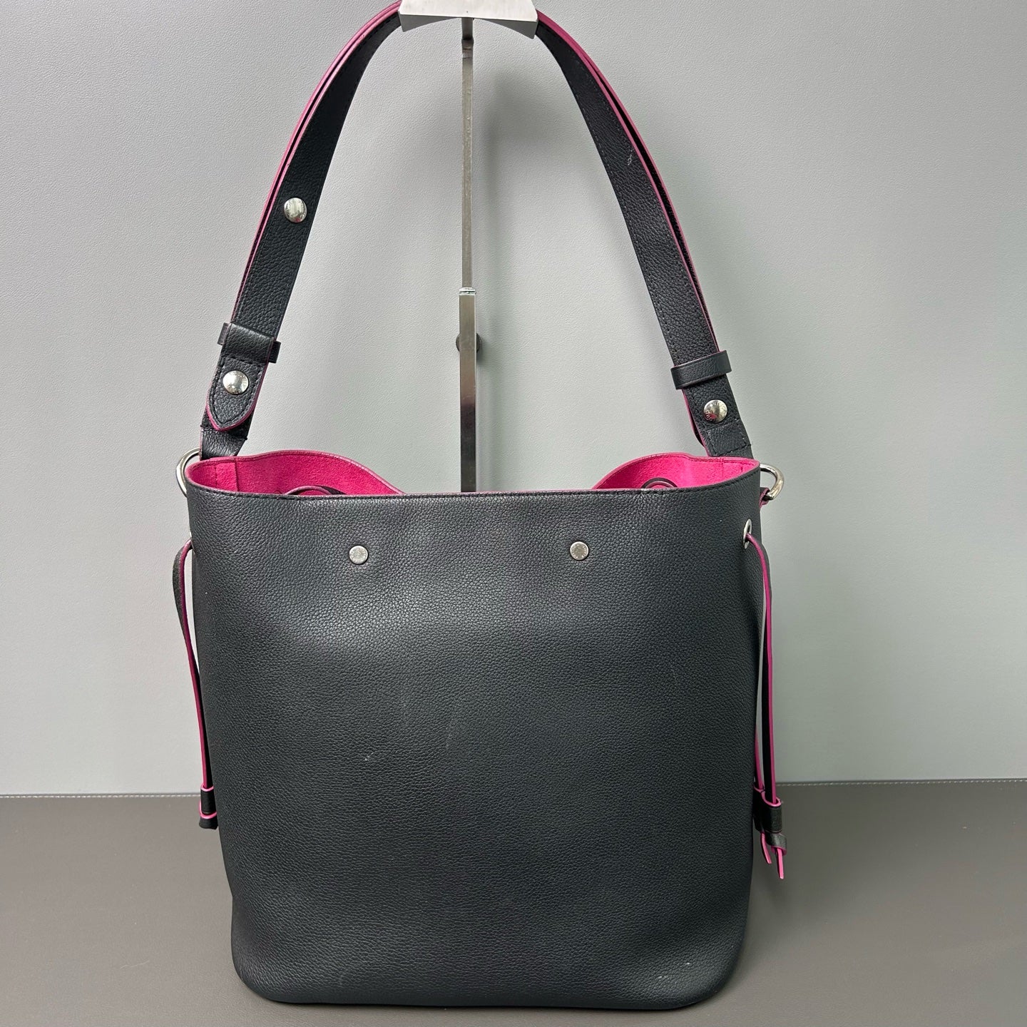 Louis Vuitton - Lockme Bucket - Cowhide leather - Black - (medium)