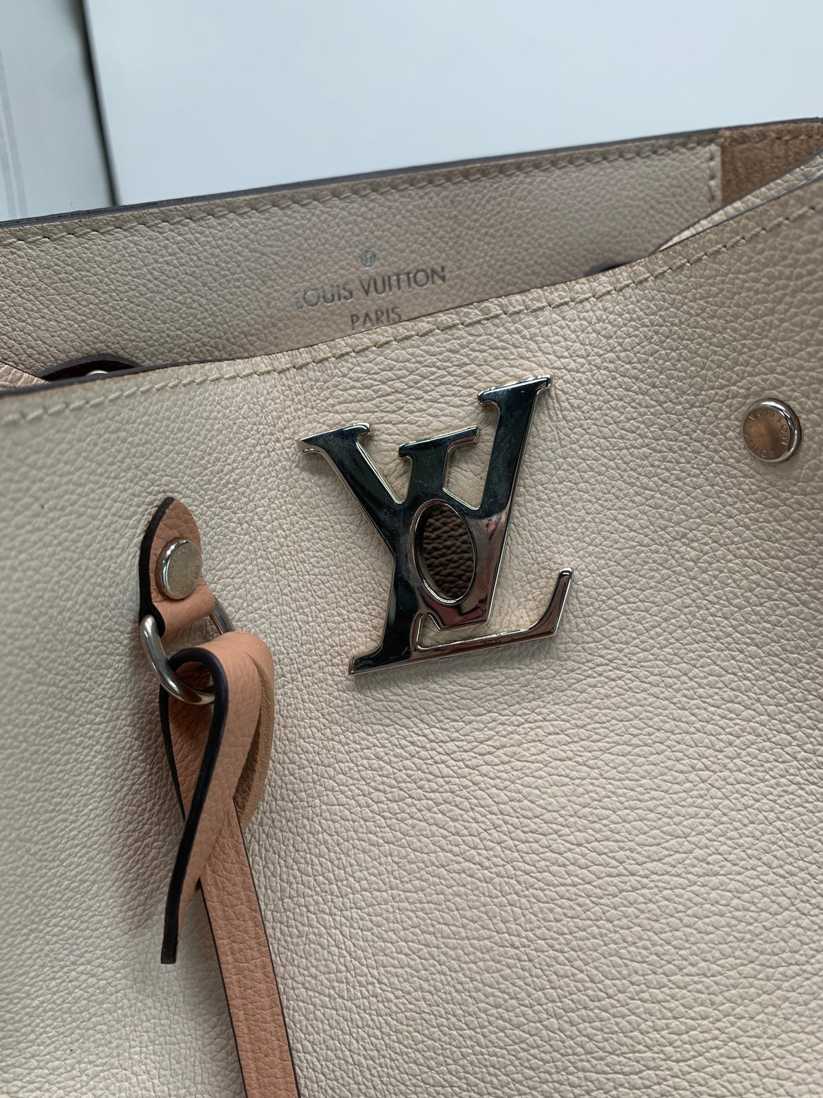 Louis Vuitton - Lockme Bucket - Leather - Beige - (medium)